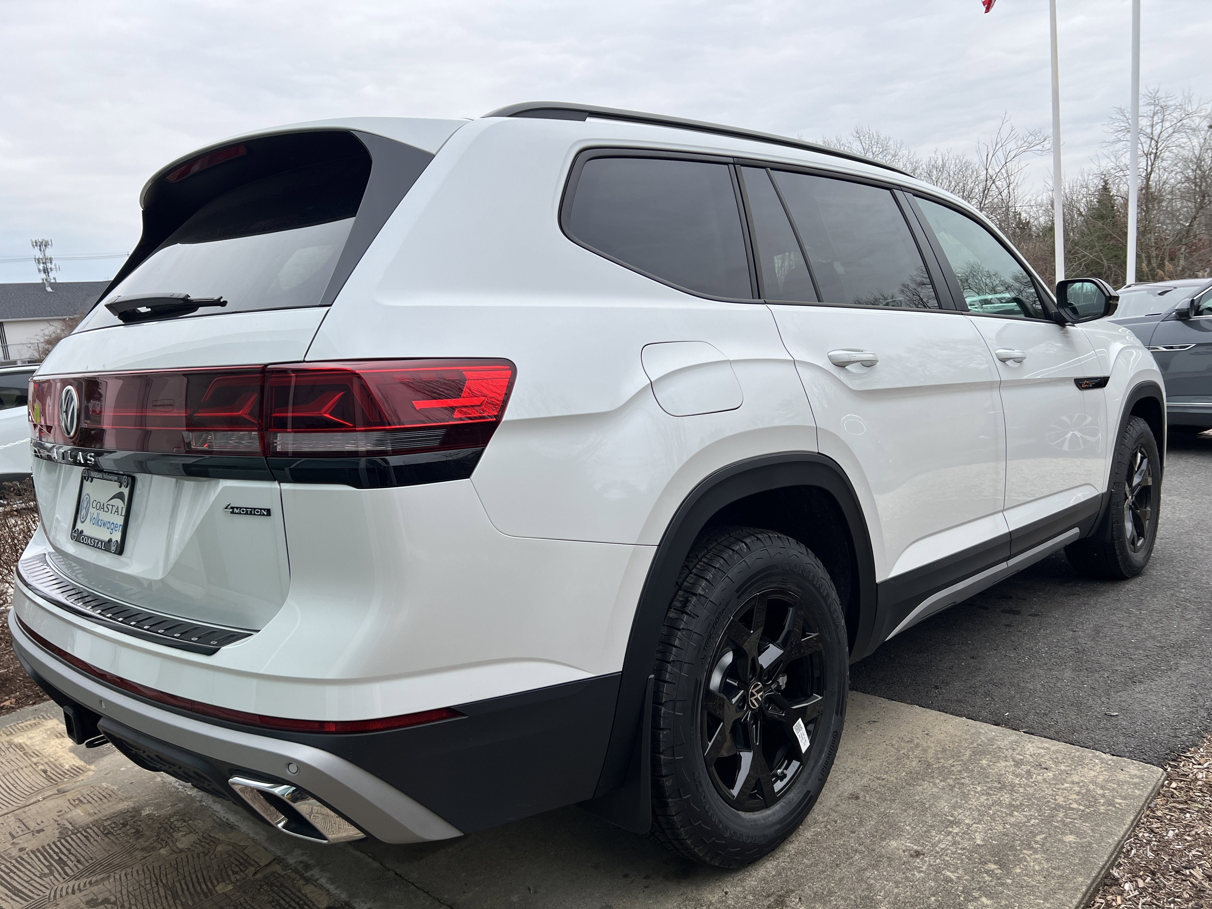 2026 Volkswagen Atlas 2.0T Peak Edition w/adventure package