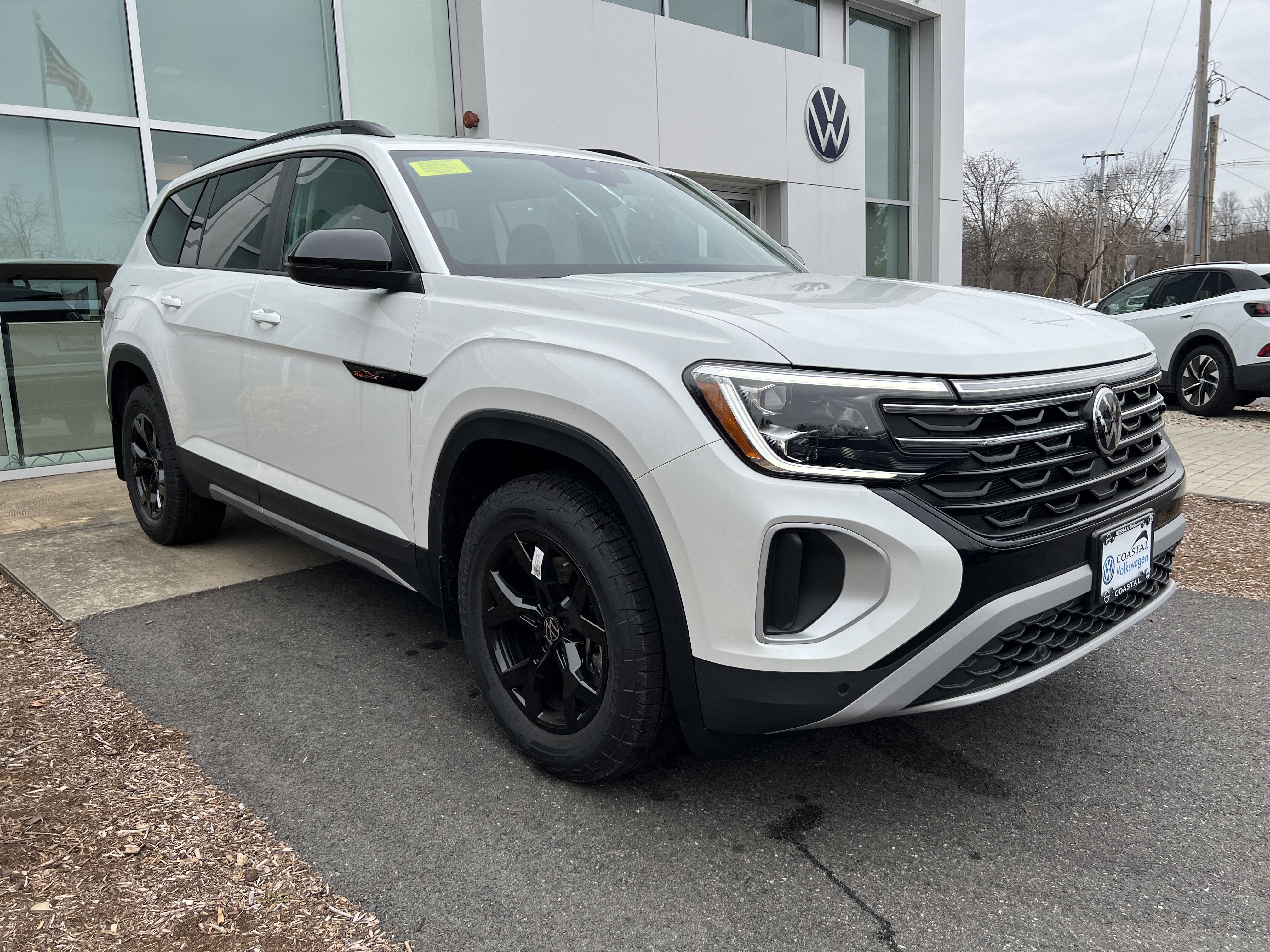2026 Volkswagen Atlas 2.0T Peak Edition w/adventure package