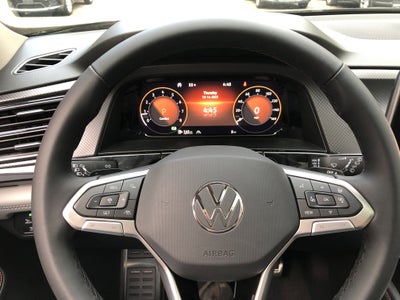 2026 Volkswagen Atlas 2.0T Peak Edition w/captains chairs