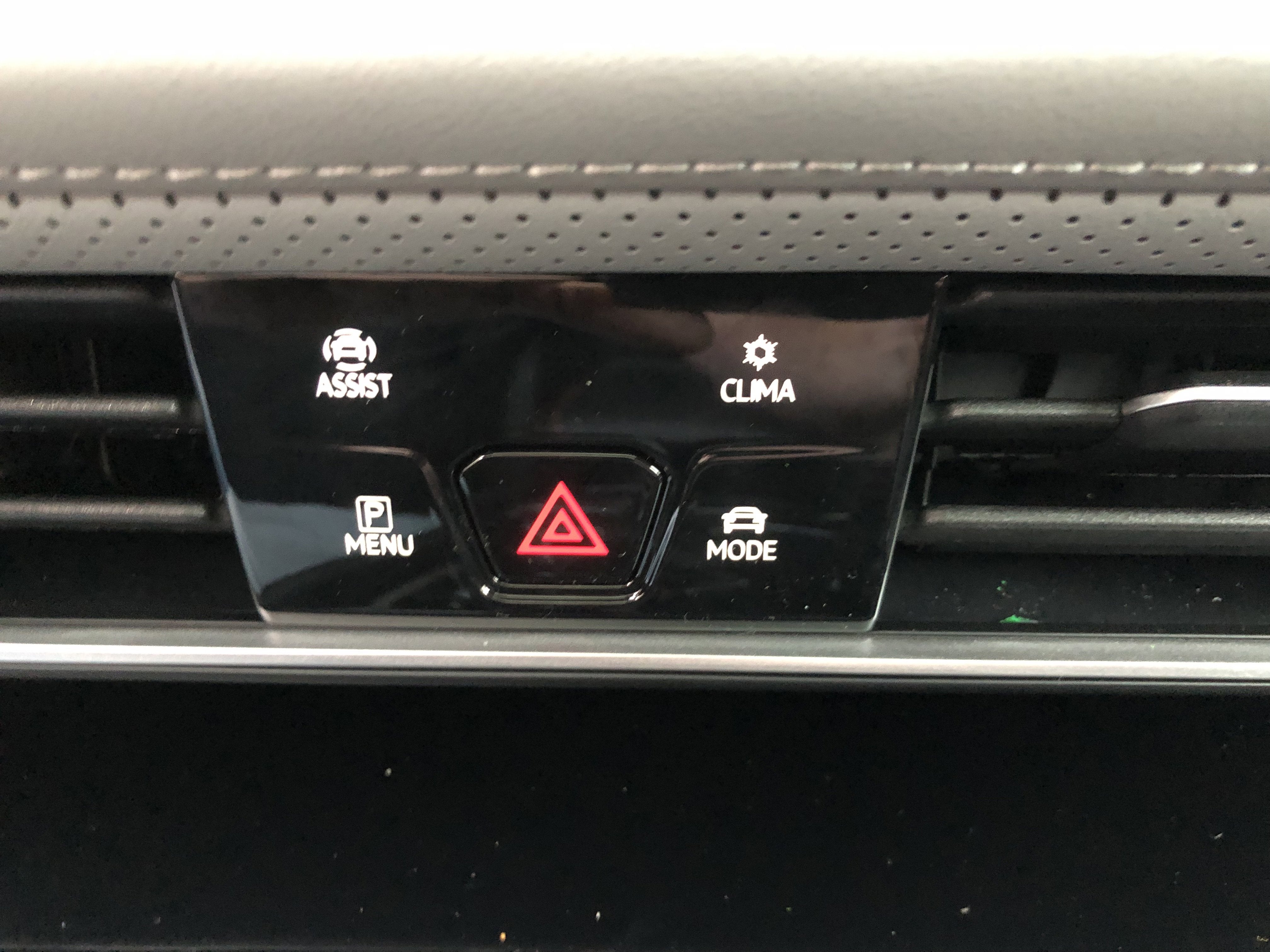 2026 Volkswagen Atlas 2.0T Peak Edition w/captains chairs