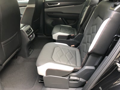 2026 Volkswagen Atlas 2.0T Peak Edition w/captains chairs