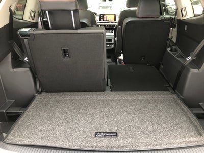 2026 Volkswagen Atlas 2.0T Peak Edition w/captains chairs
