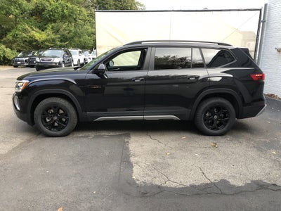 2026 Volkswagen Atlas 2.0T Peak Edition w/captains chairs