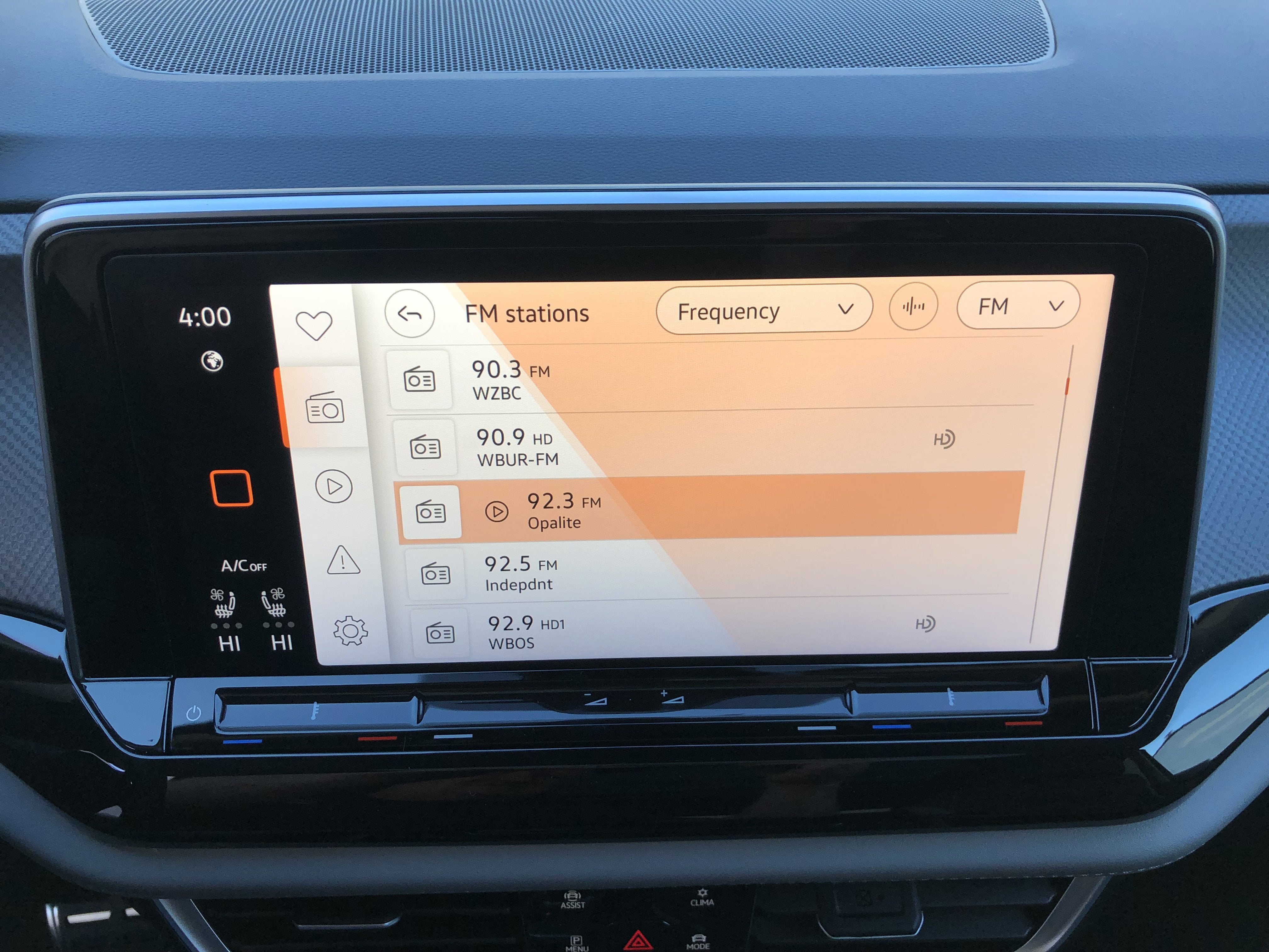 2026 Volkswagen Atlas 2.0T Peak Edition w/captains chairs