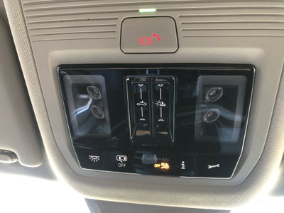 2026 Volkswagen Atlas 2.0T Peak Edition w/captains chairs