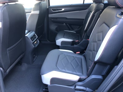 2026 Volkswagen Atlas 2.0T Peak Edition w/captains chairs