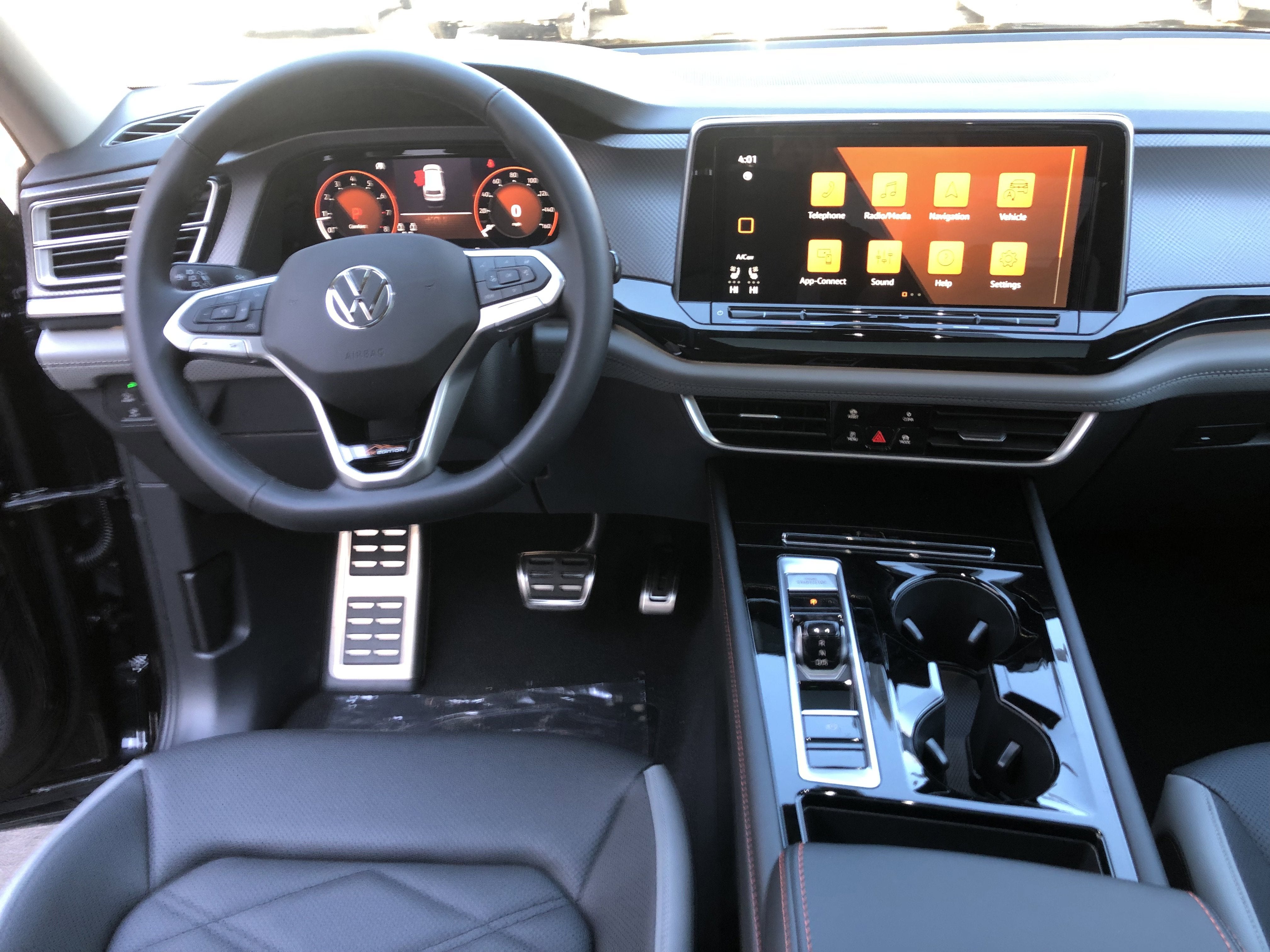 2026 Volkswagen Atlas 2.0T Peak Edition w/captains chairs