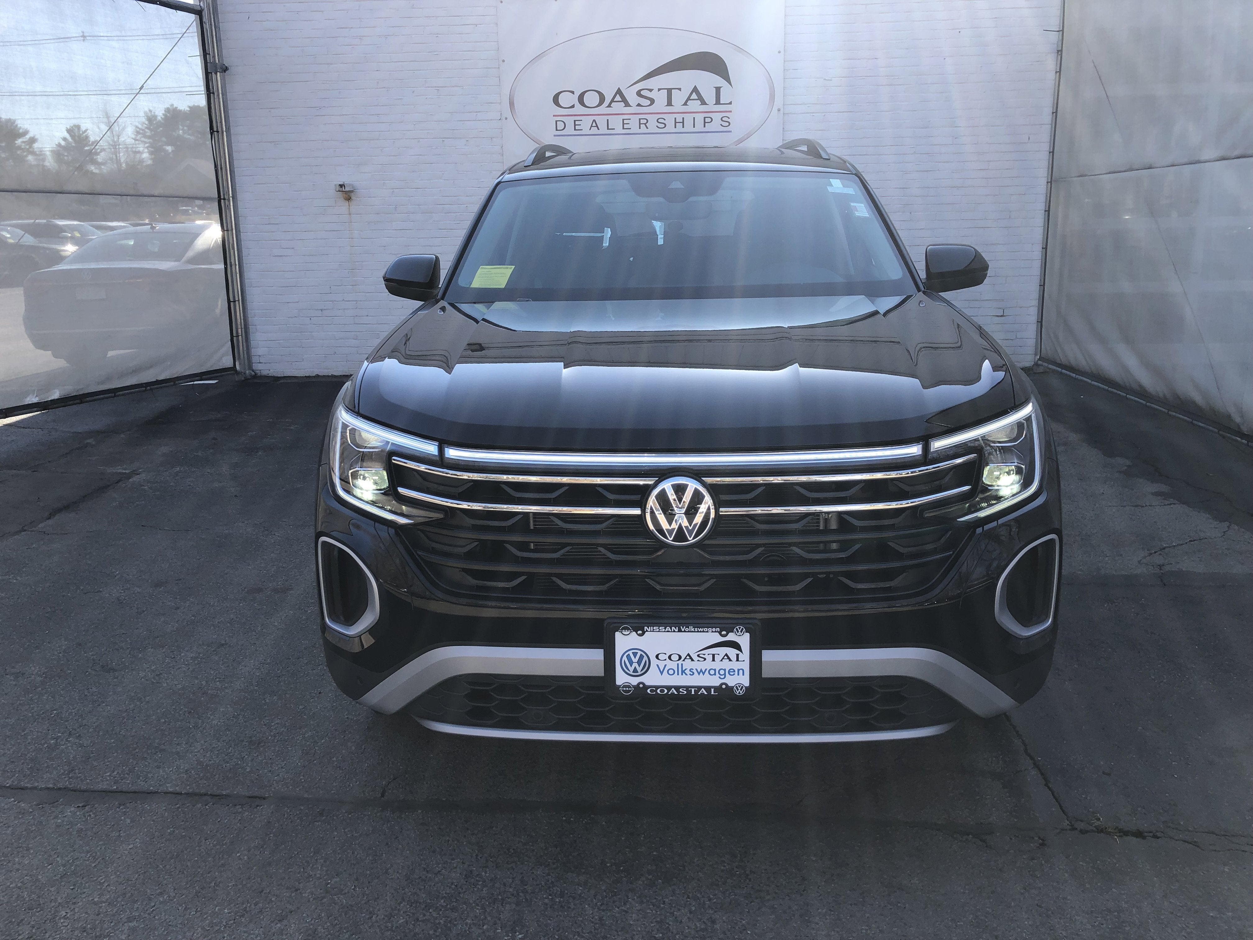 2026 Volkswagen Atlas 2.0T Peak Edition w/captains chairs