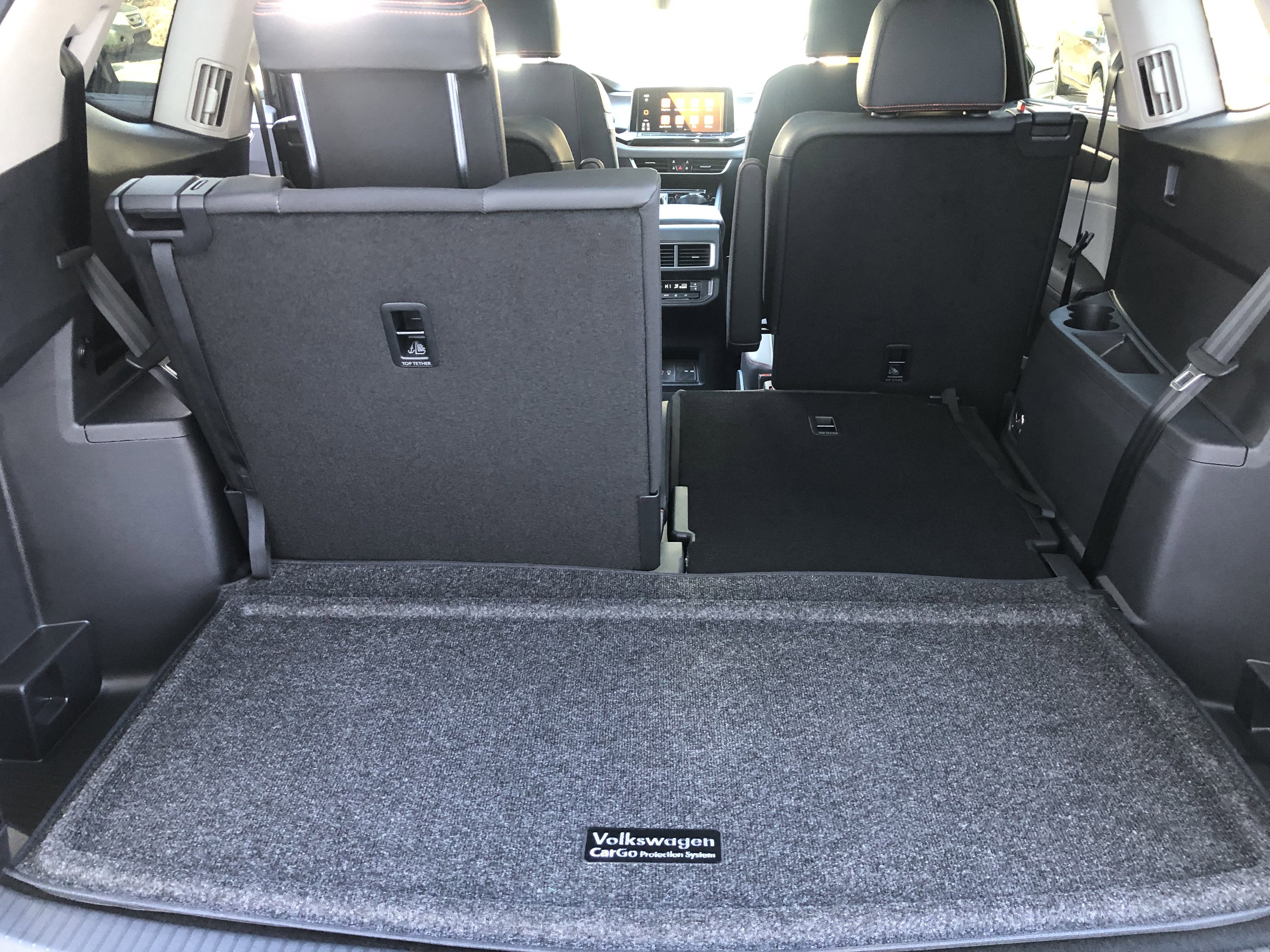 2026 Volkswagen Atlas 2.0T Peak Edition w/captains chairs