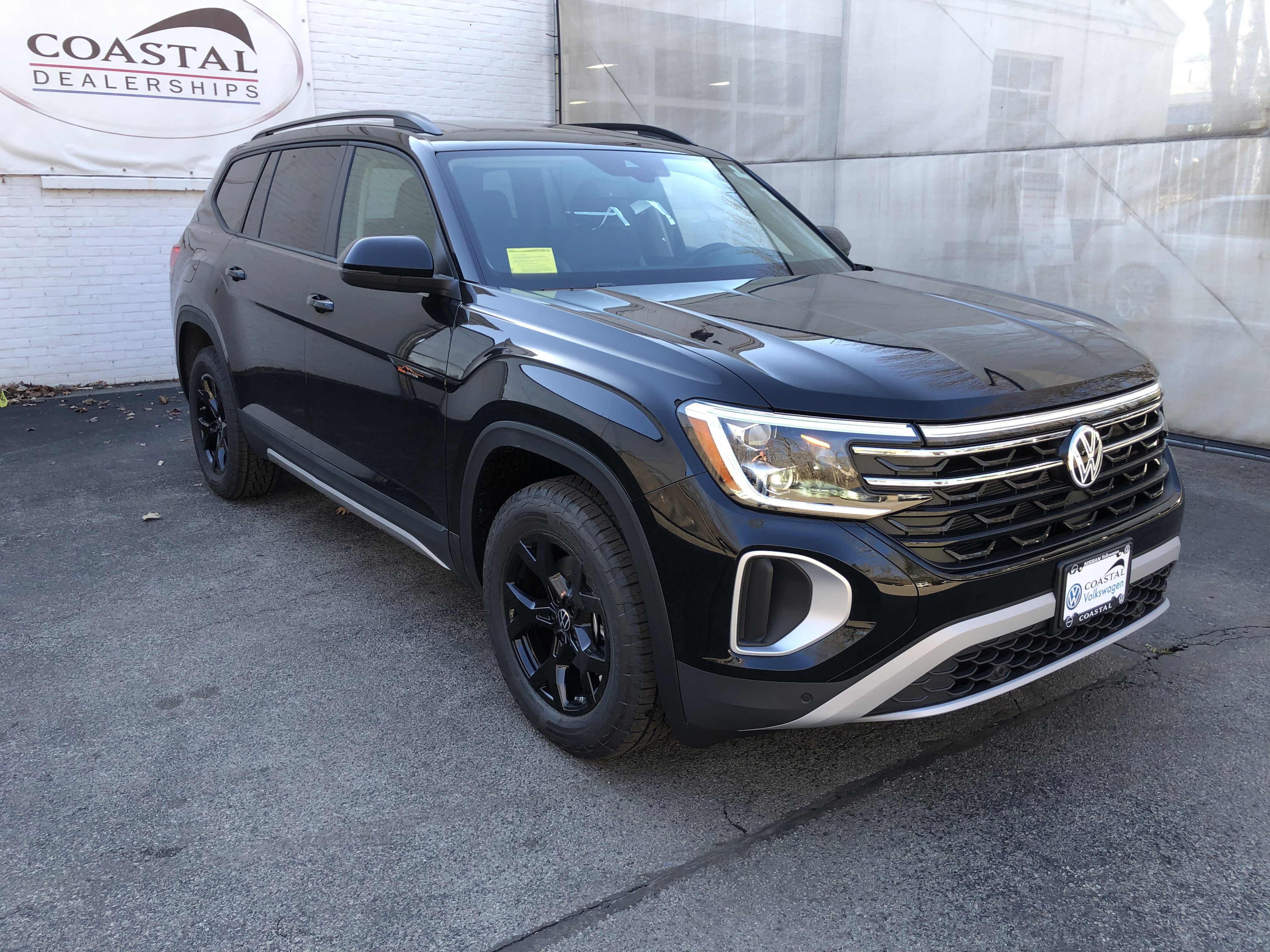 2026 Volkswagen Atlas 2.0T Peak Edition w/captains chairs