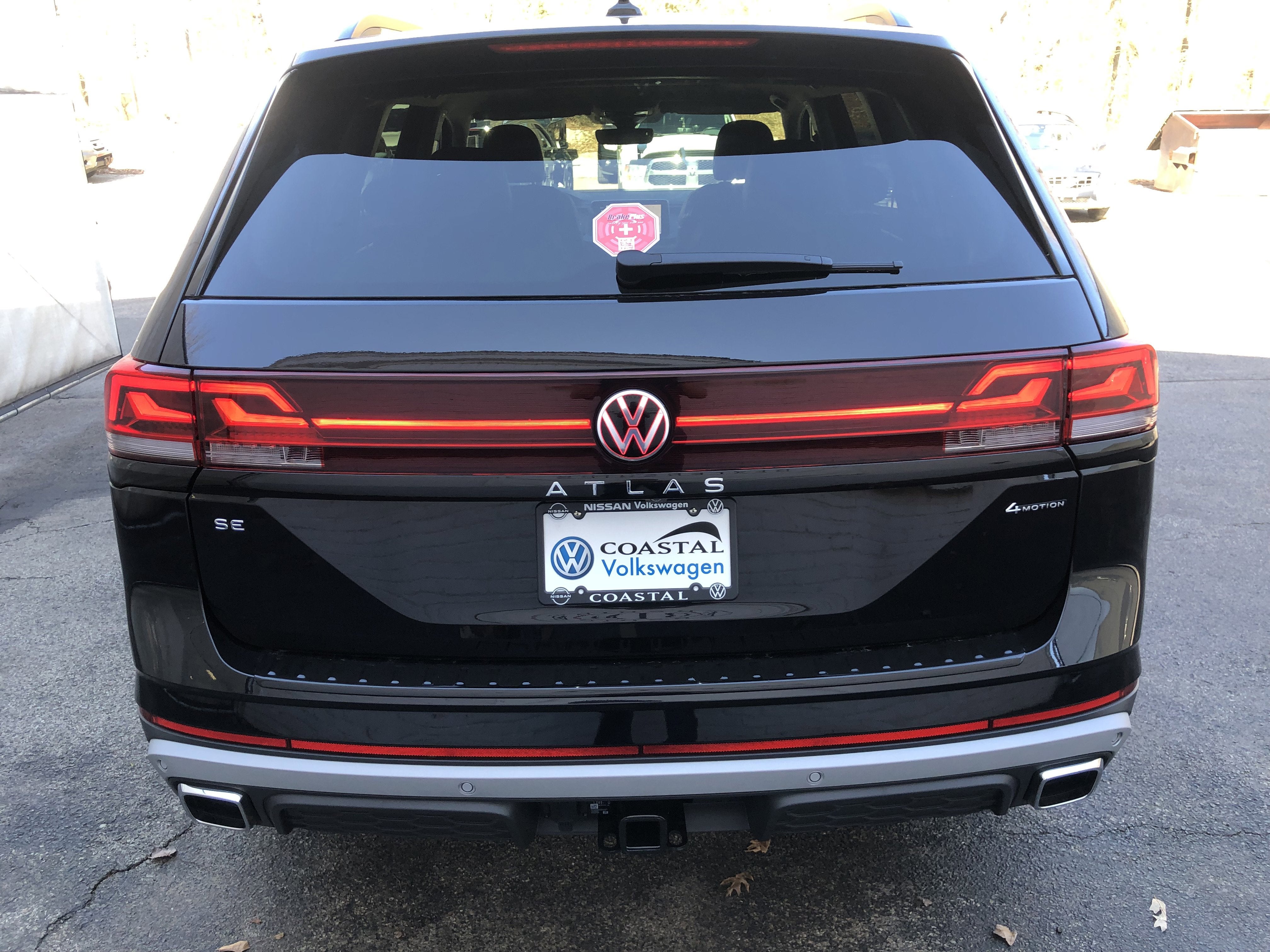 2026 Volkswagen Atlas 2.0T Peak Edition w/captains chairs