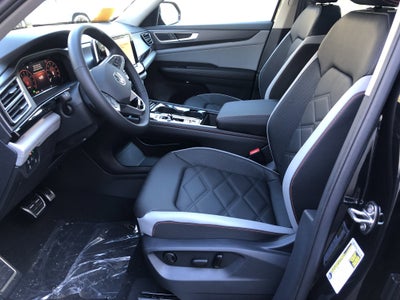 2026 Volkswagen Atlas 2.0T Peak Edition w/captains chairs