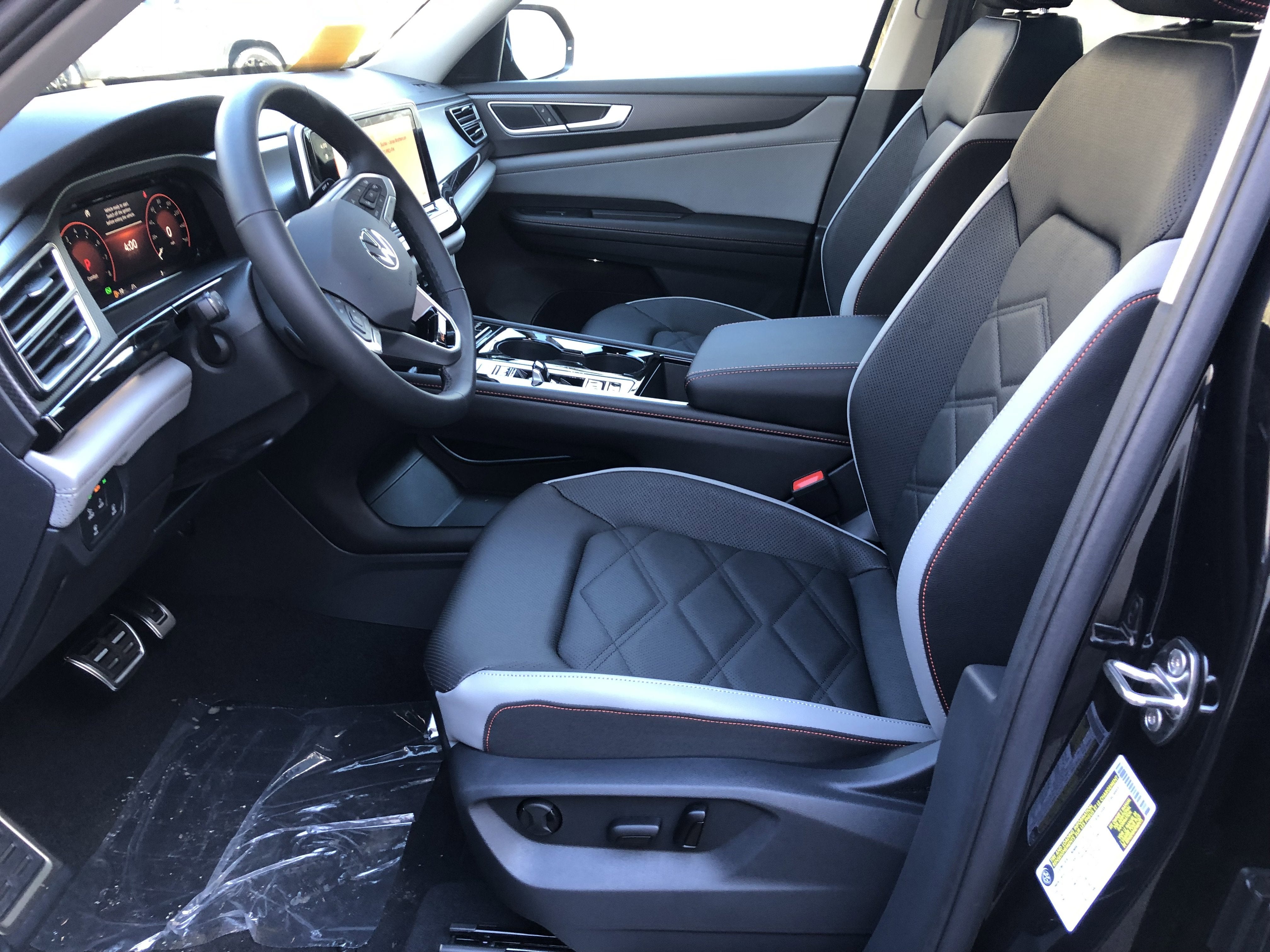 2026 Volkswagen Atlas 2.0T Peak Edition w/captains chairs