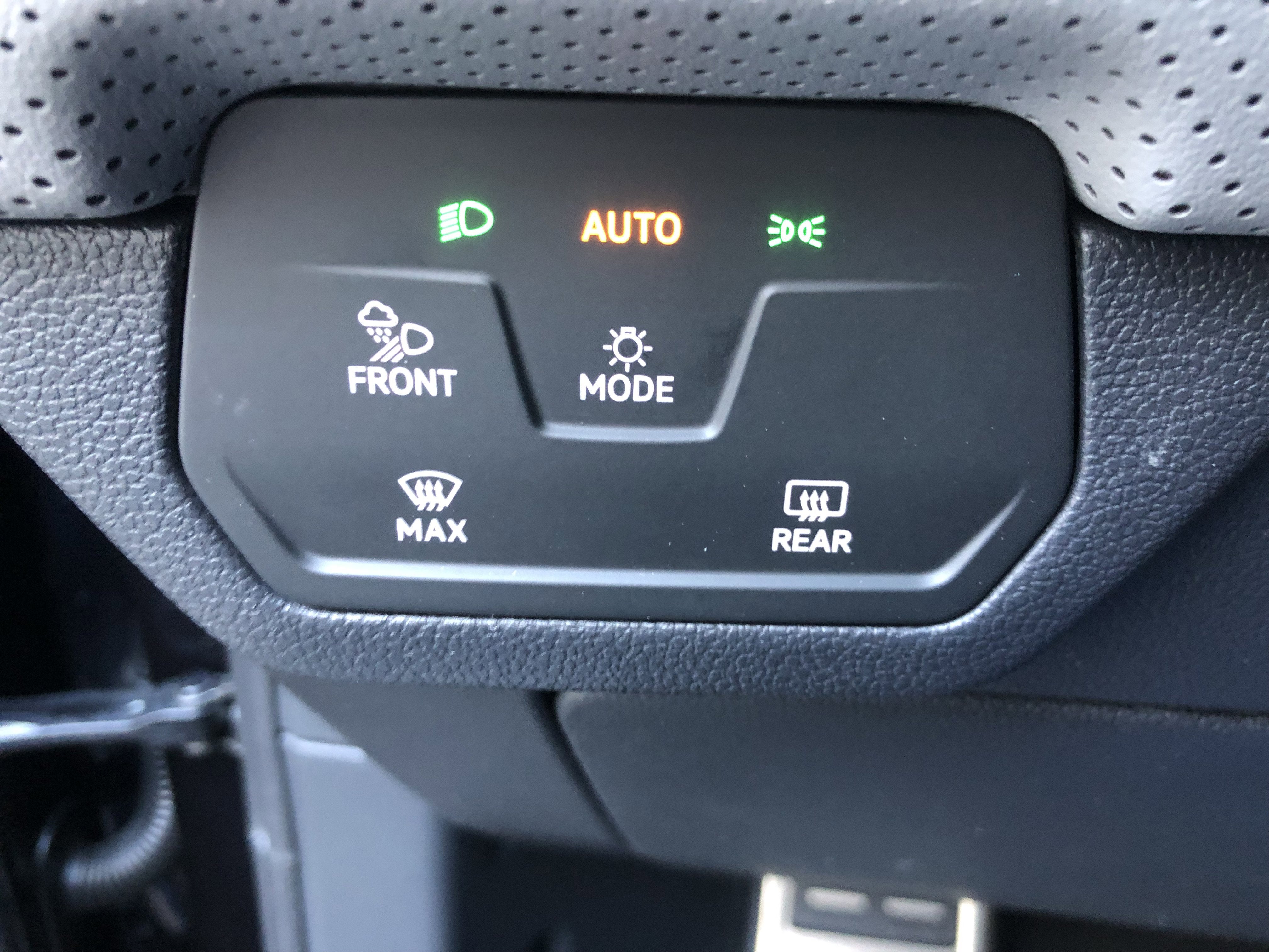 2026 Volkswagen Atlas 2.0T Peak Edition w/captains chairs