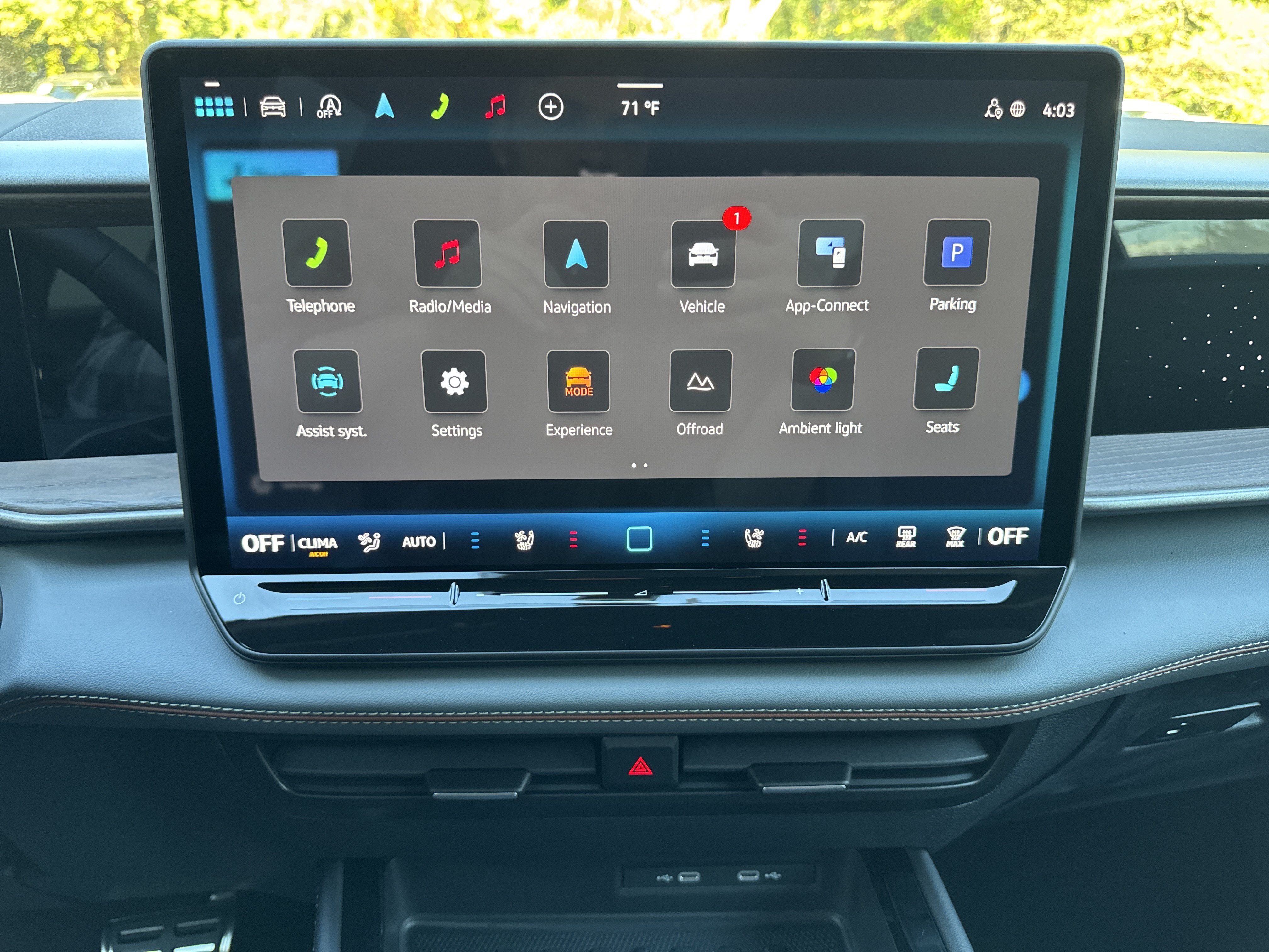 2027 Volkswagen Atlas SEL Premium R-Line w/captains chairs