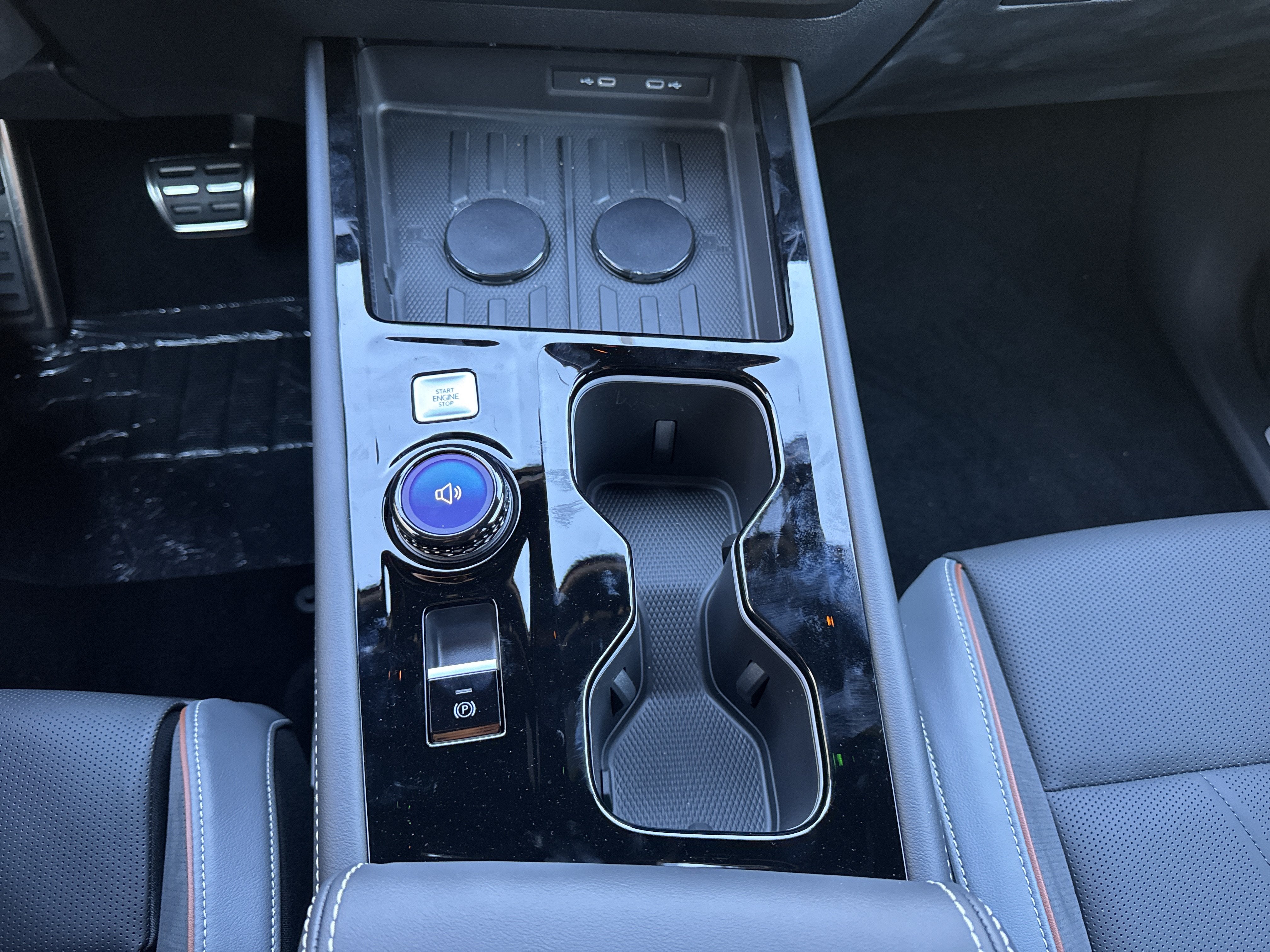 2027 Volkswagen Atlas SEL Premium R-Line w/captains chairs