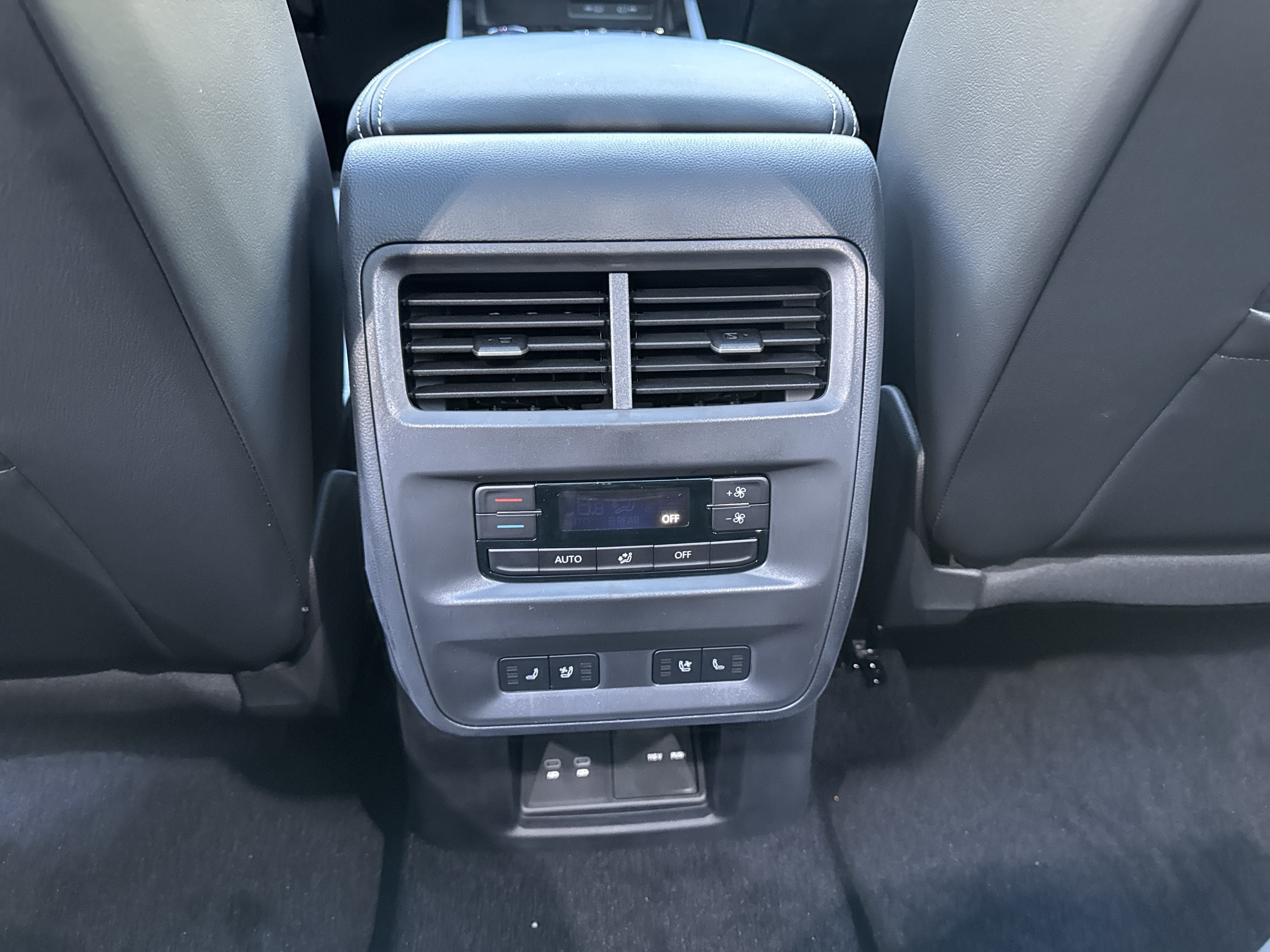 2027 Volkswagen Atlas SEL Premium R-Line w/captains chairs