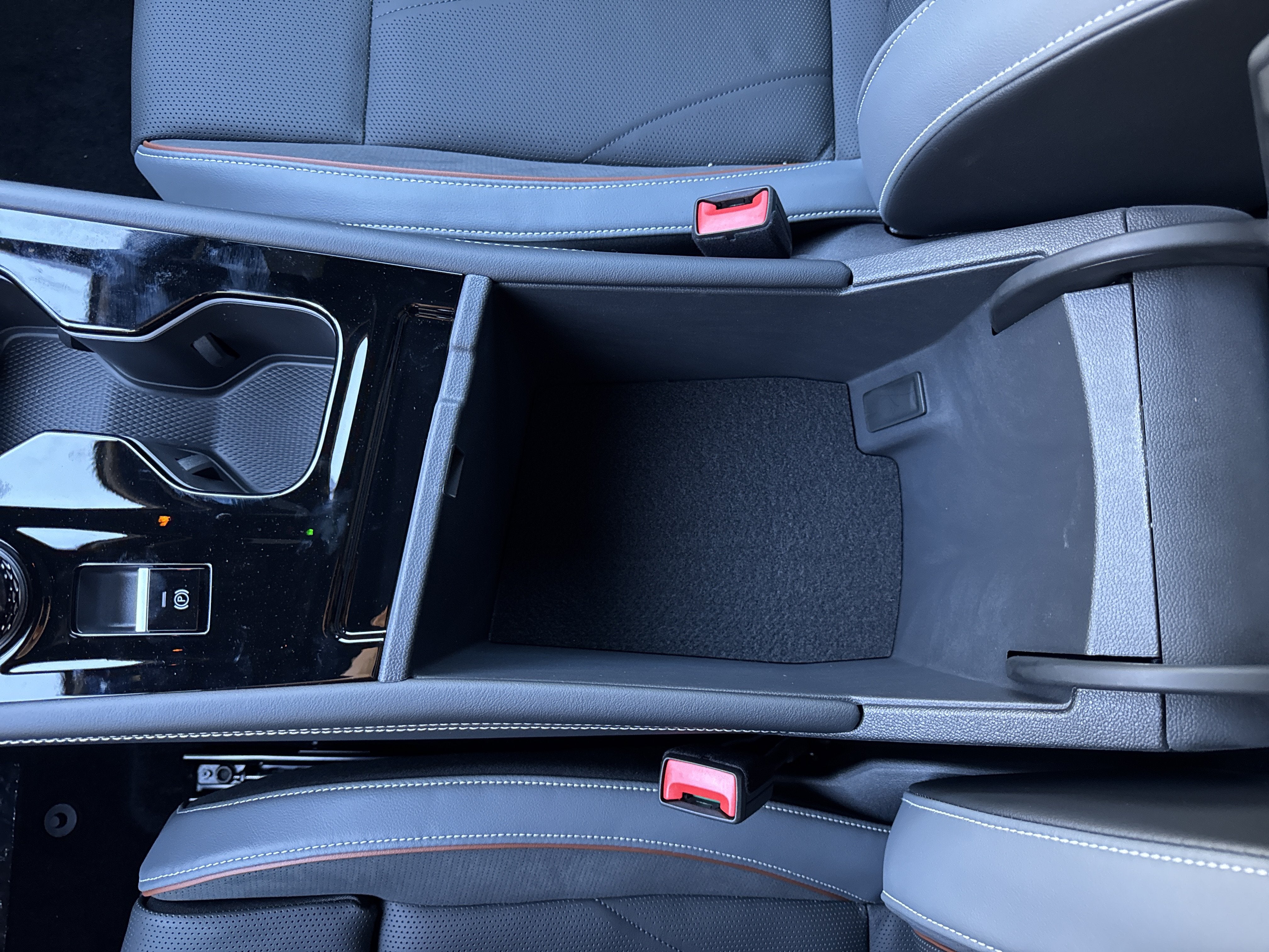 2027 Volkswagen Atlas SEL Premium R-Line w/captains chairs