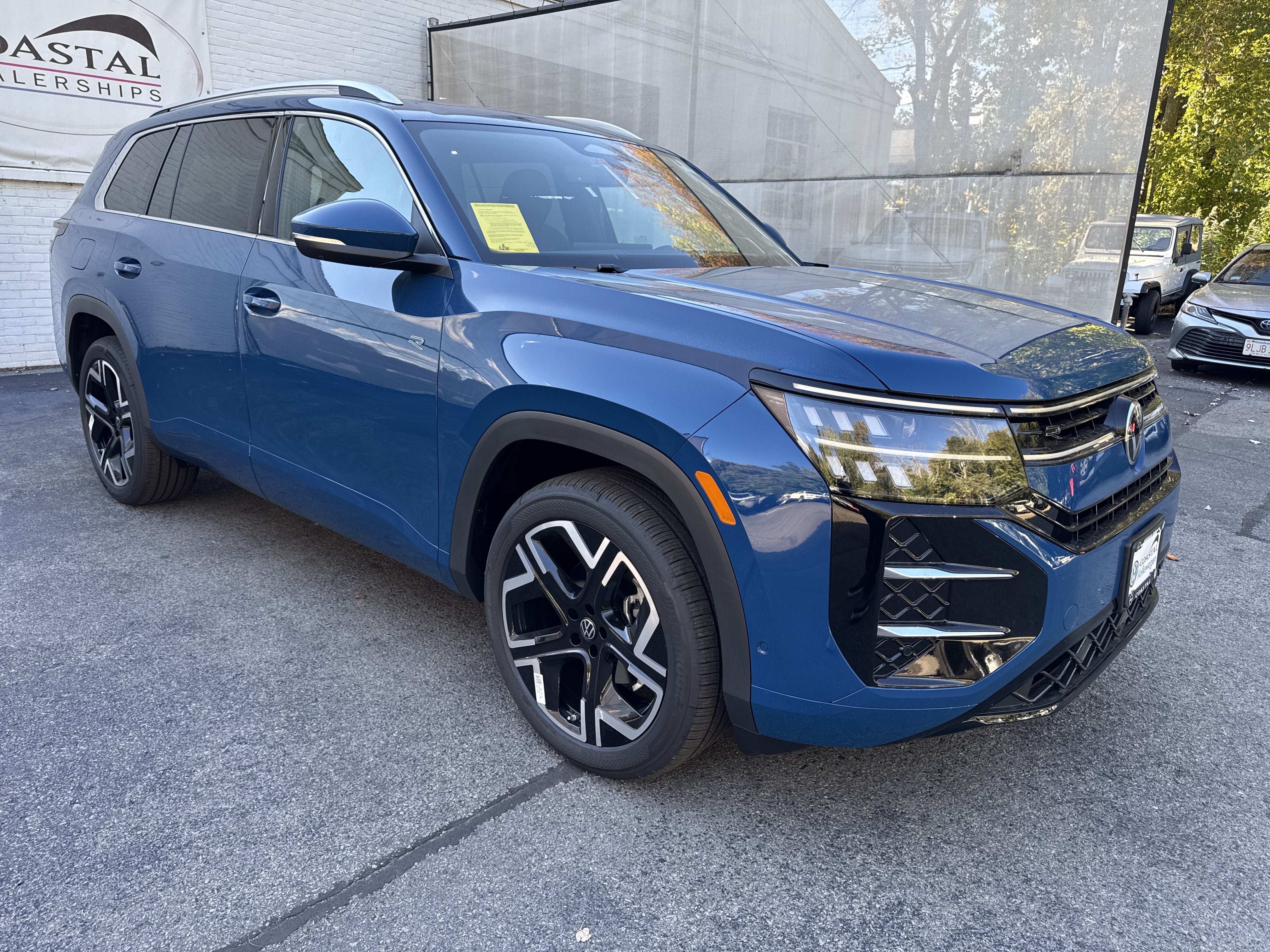 2027 Volkswagen Atlas SEL Premium R-Line w/captains chairs