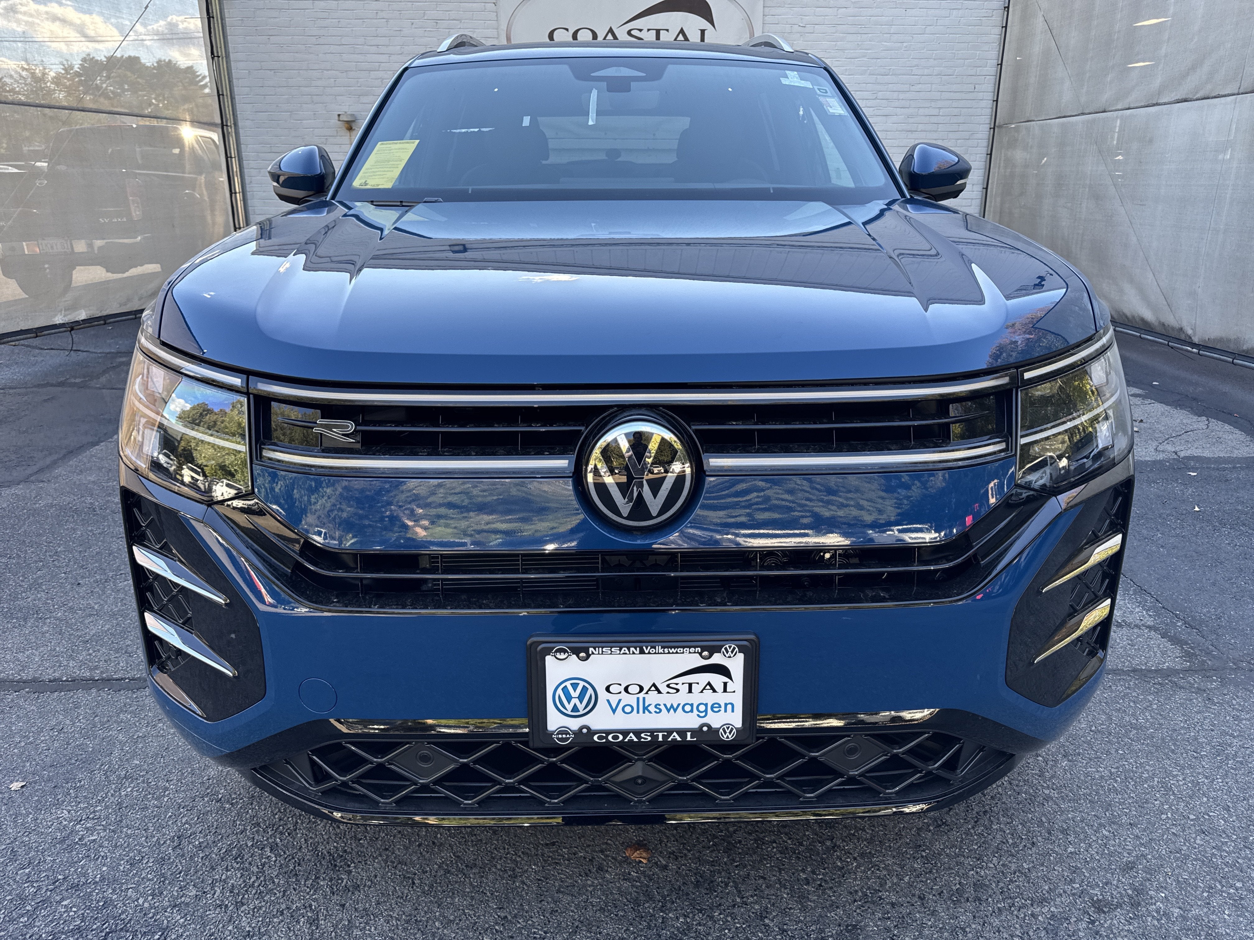 2027 Volkswagen Atlas SEL Premium R-Line w/captains chairs