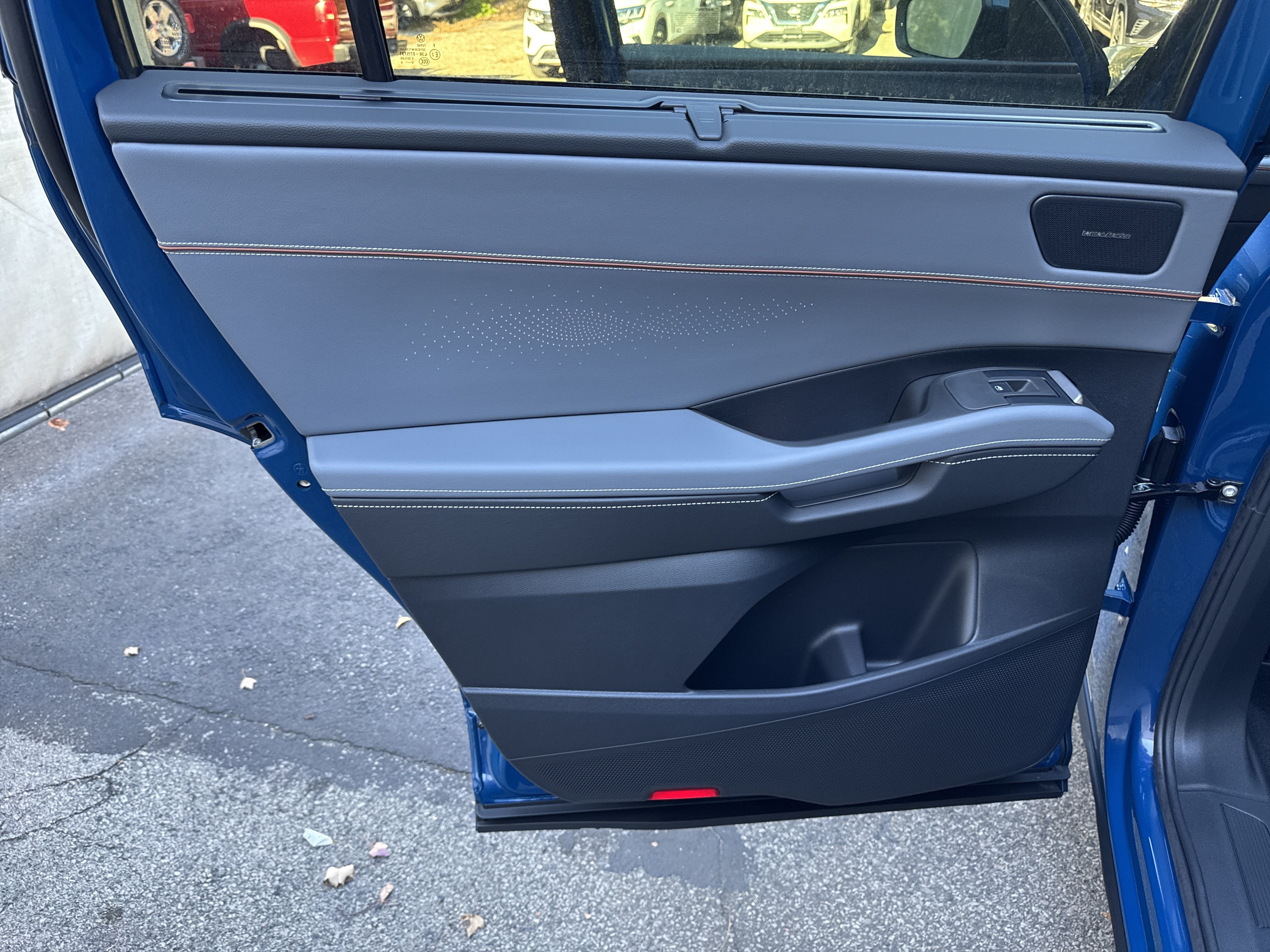 2027 Volkswagen Atlas SEL Premium R-Line w/captains chairs