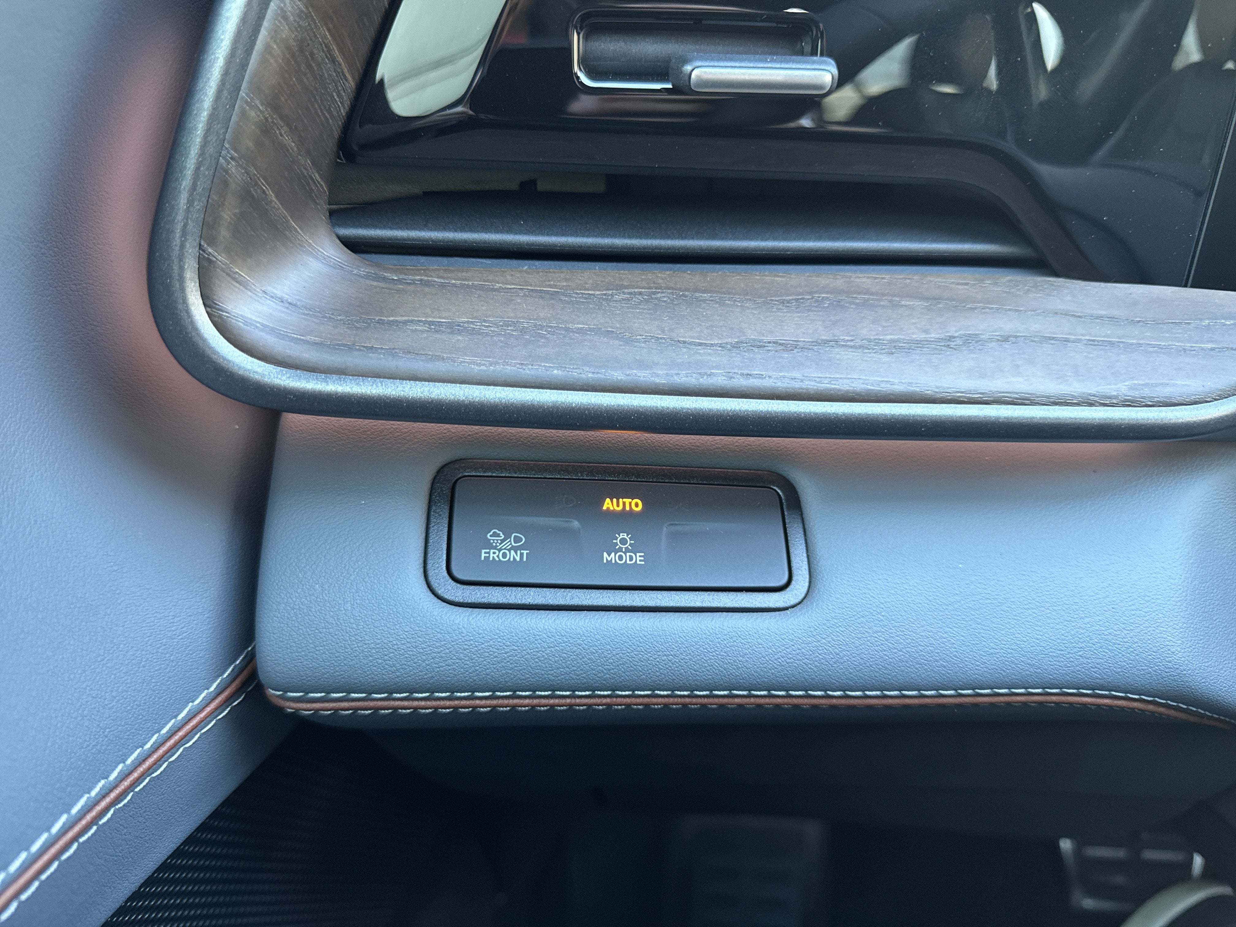 2027 Volkswagen Atlas SEL Premium R-Line w/captains chairs