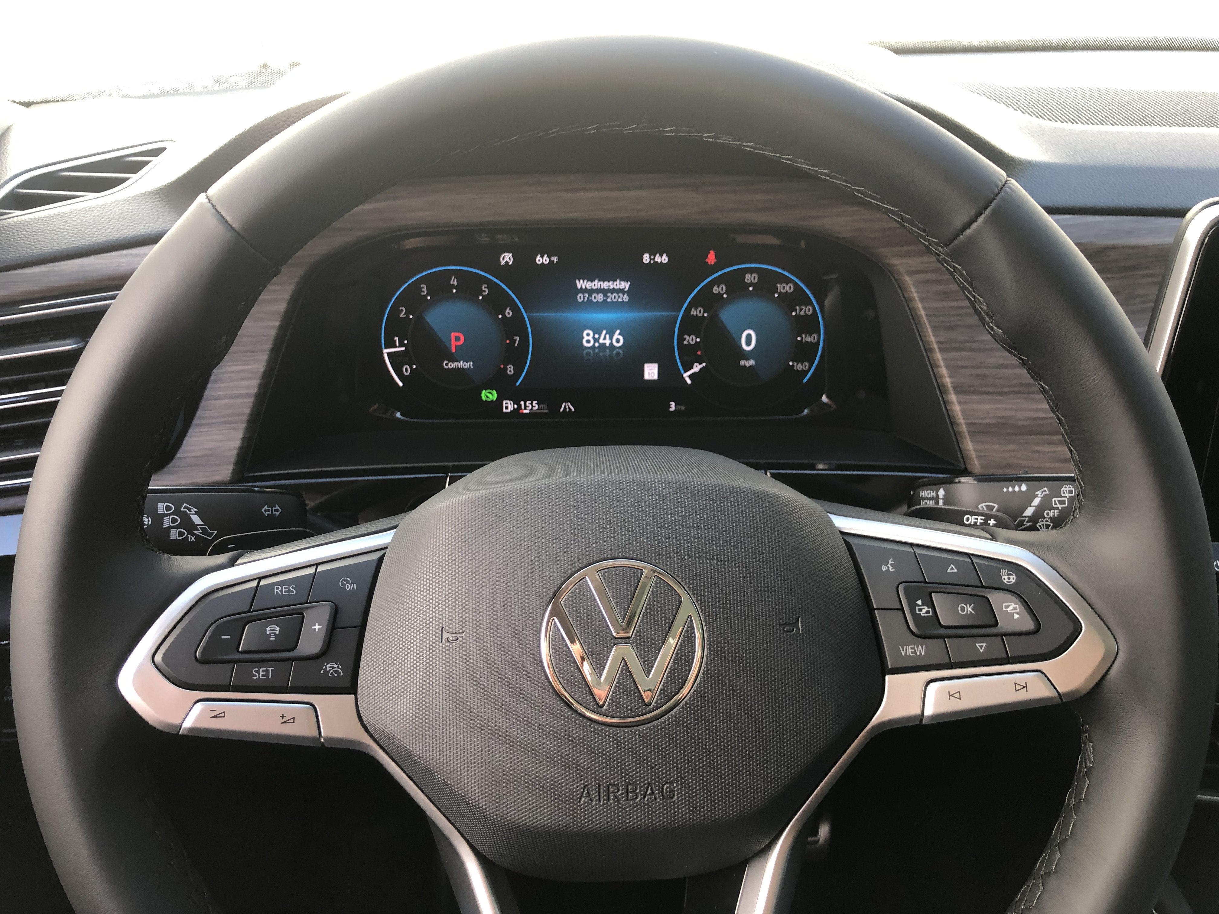 2026 Volkswagen Atlas 2.0T SEL Premium R-Line w/captains chairs