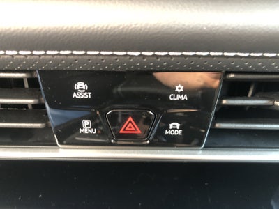 2026 Volkswagen Atlas 2.0T SEL Premium R-Line w/captains chairs