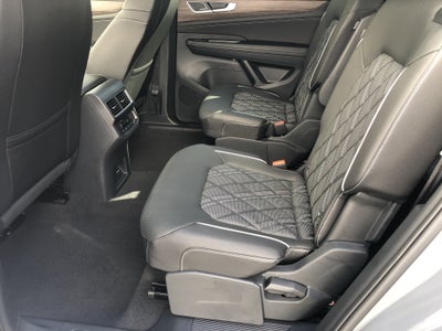 2026 Volkswagen Atlas 2.0T SEL Premium R-Line w/captains chairs