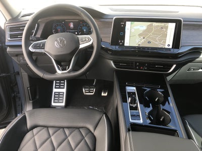 2026 Volkswagen Atlas 2.0T SEL Premium R-Line w/captains chairs