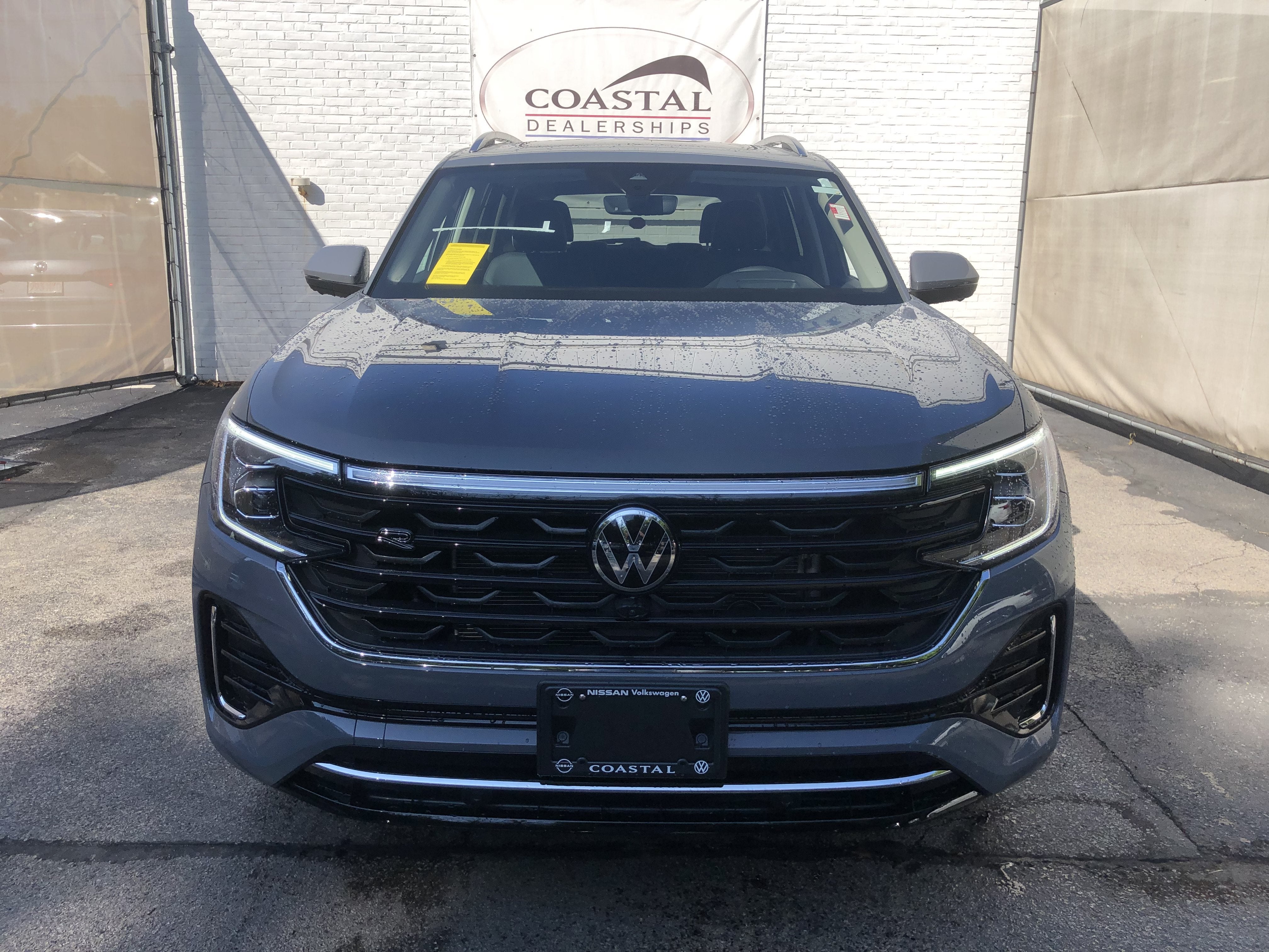 2026 Volkswagen Atlas 2.0T SEL Premium R-Line w/captains chairs