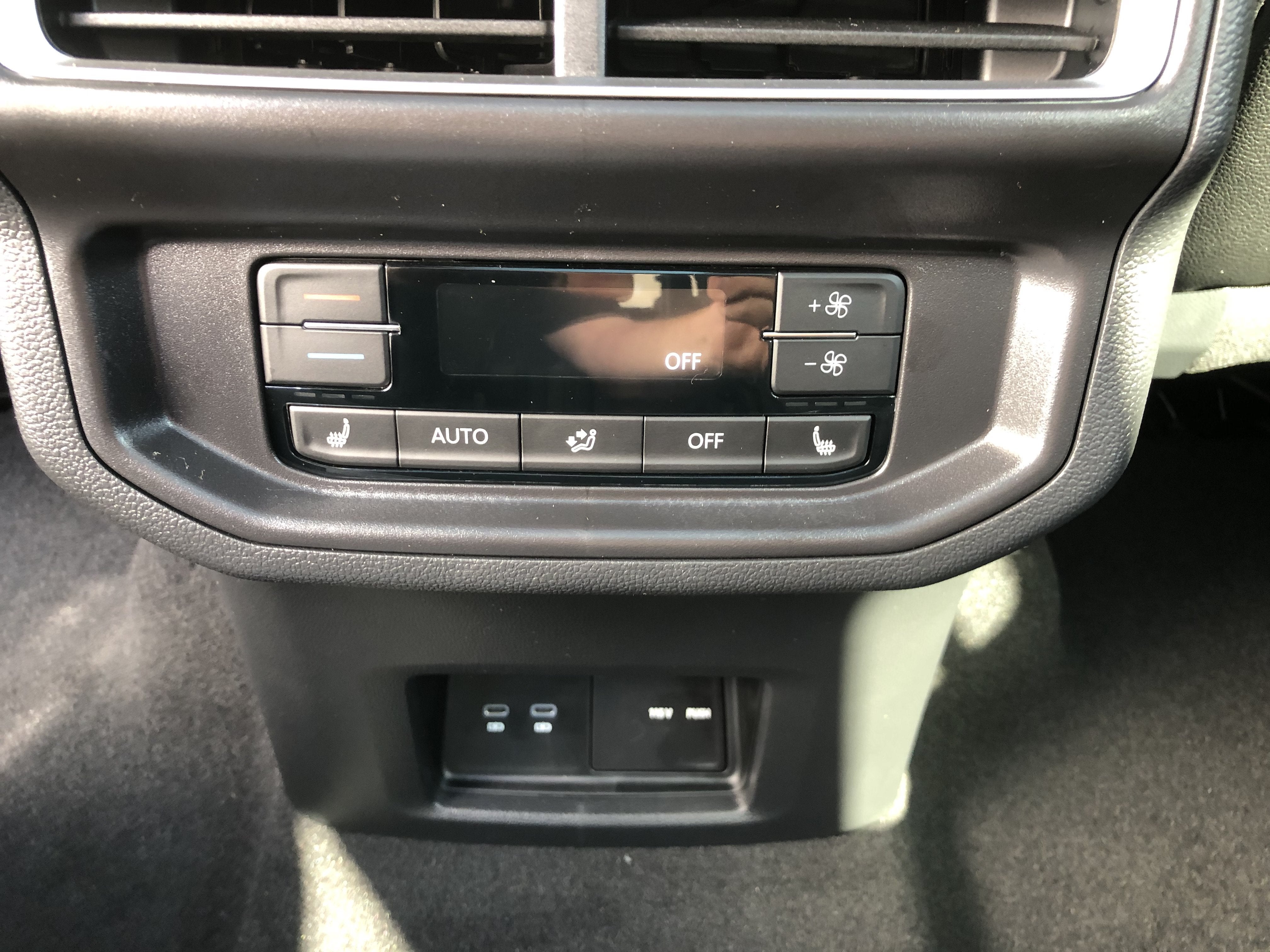 2026 Volkswagen Atlas 2.0T SEL Premium R-Line w/captains chairs