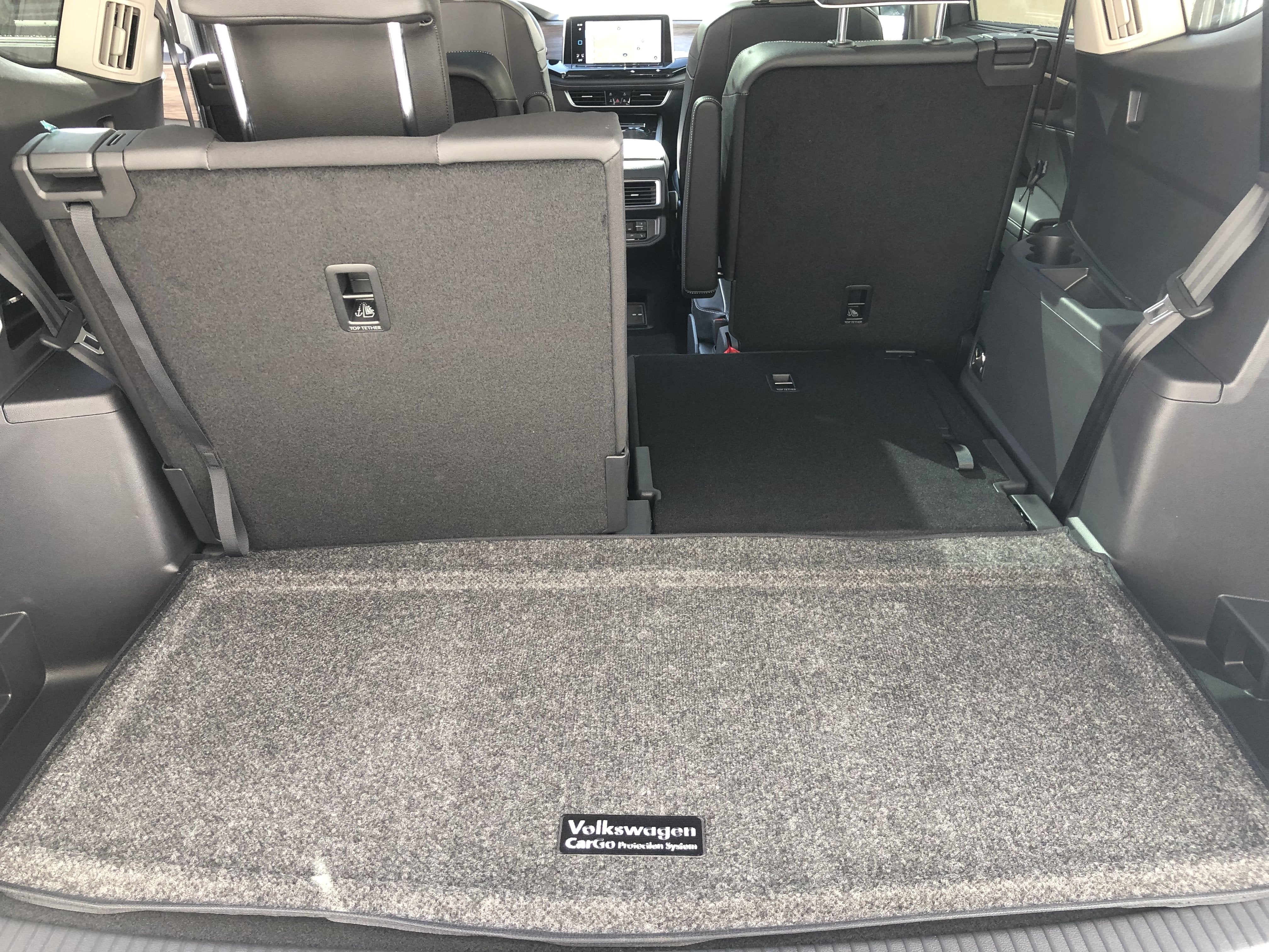 2026 Volkswagen Atlas 2.0T SEL Premium R-Line w/captains chairs
