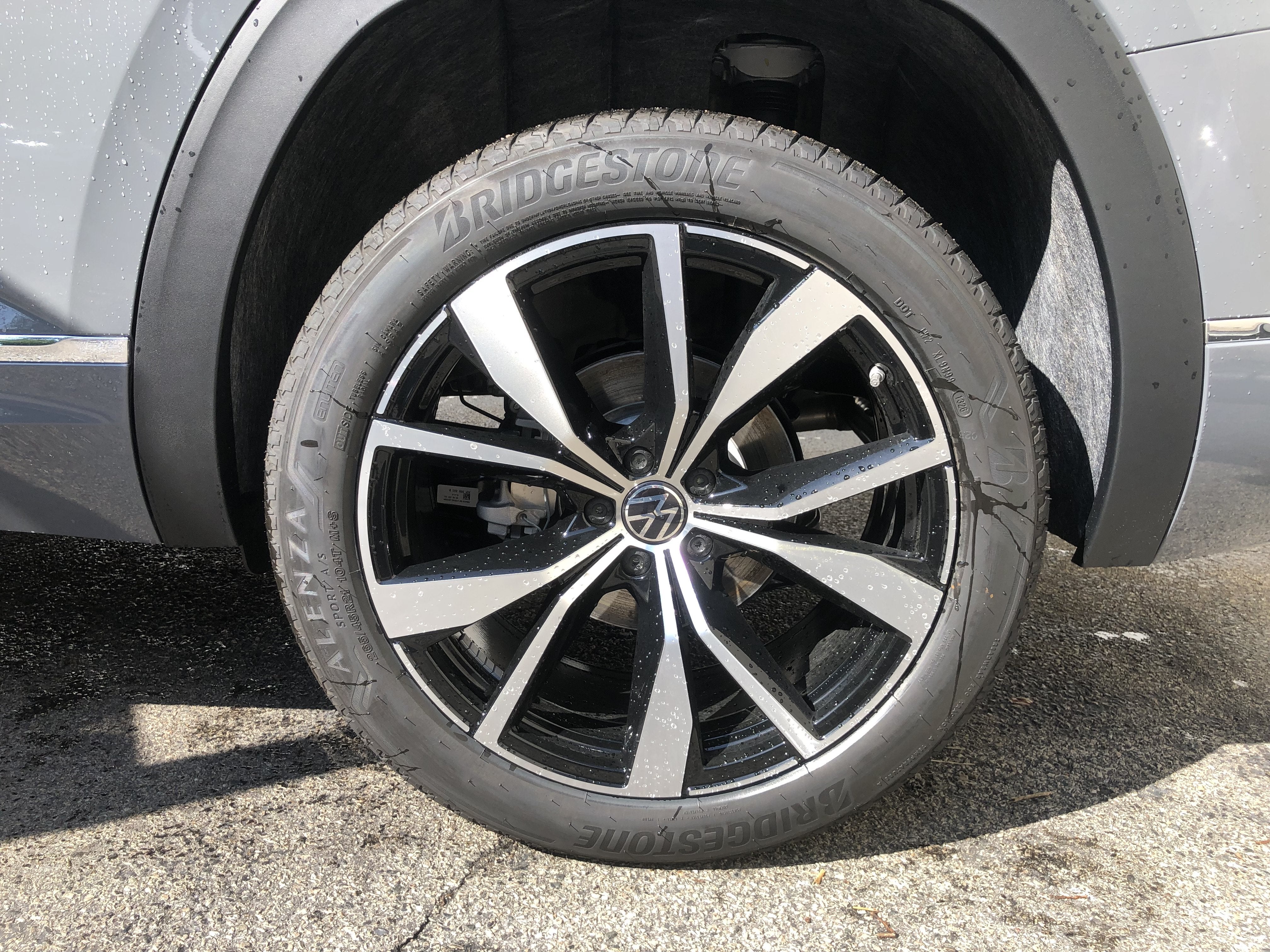2026 Volkswagen Atlas 2.0T SEL Premium R-Line w/captains chairs