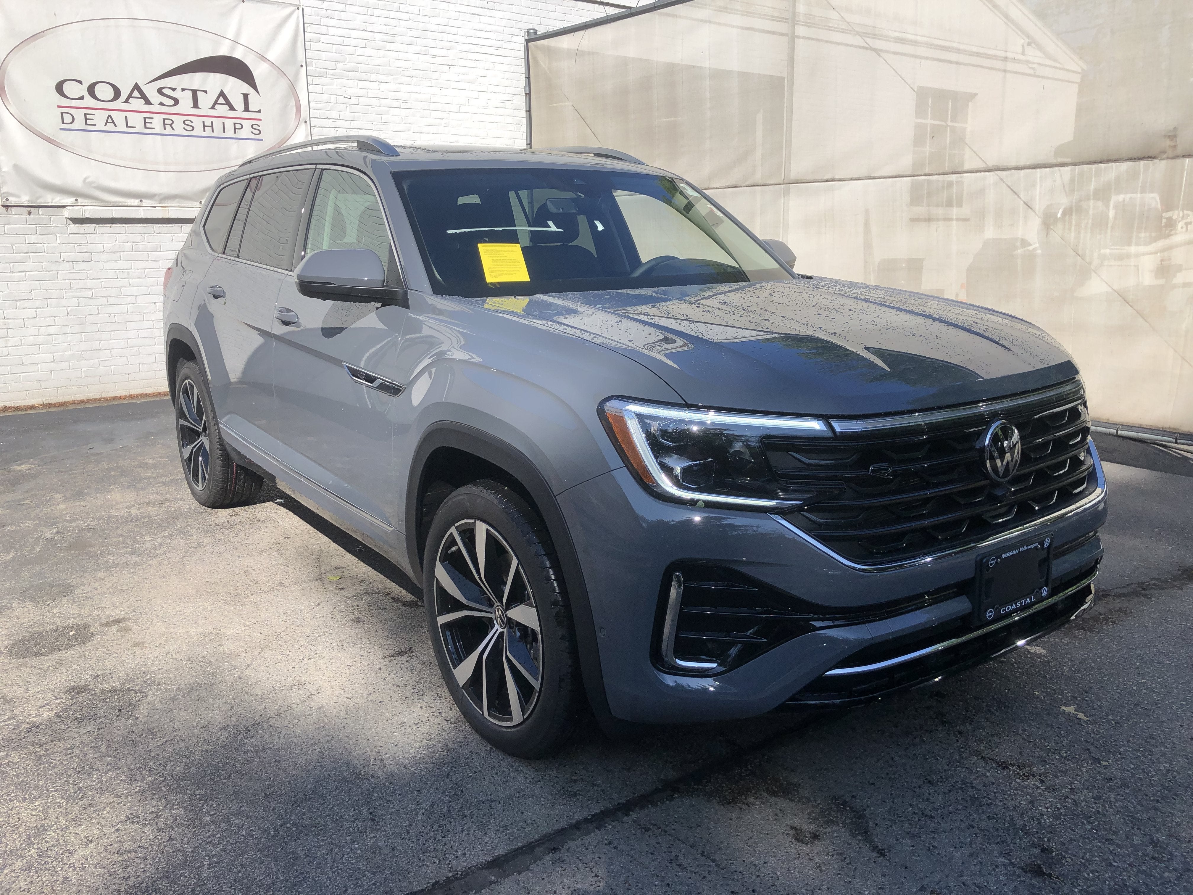 2026 Volkswagen Atlas 2.0T SEL Premium R-Line w/captains chairs
