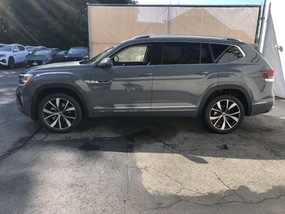 2026 Volkswagen Atlas 2.0T SEL Premium R-Line w/captains chairs