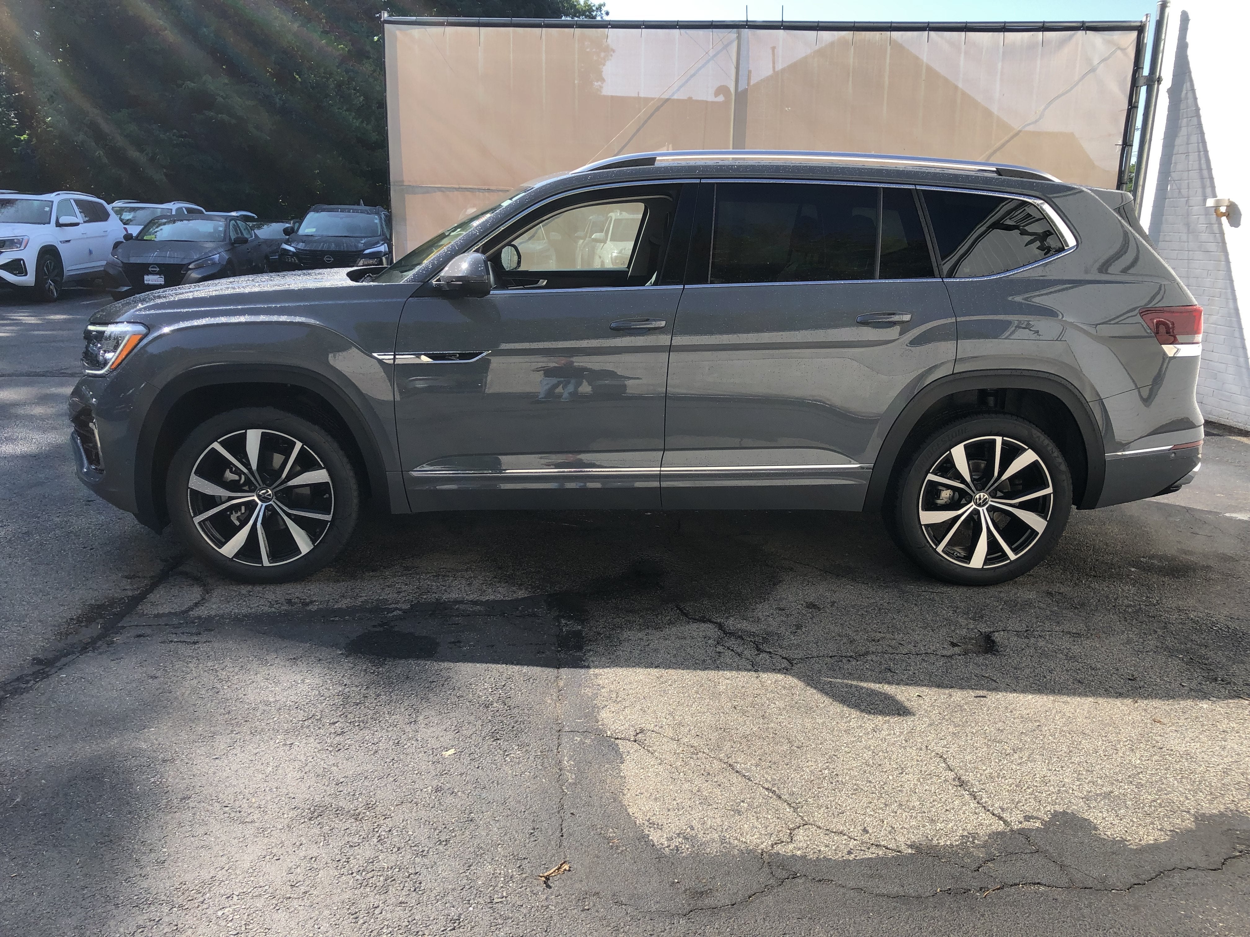 2026 Volkswagen Atlas 2.0T SEL Premium R-Line w/captains chairs