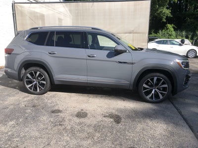 2026 Volkswagen Atlas 2.0T SEL Premium R-Line w/captains chairs