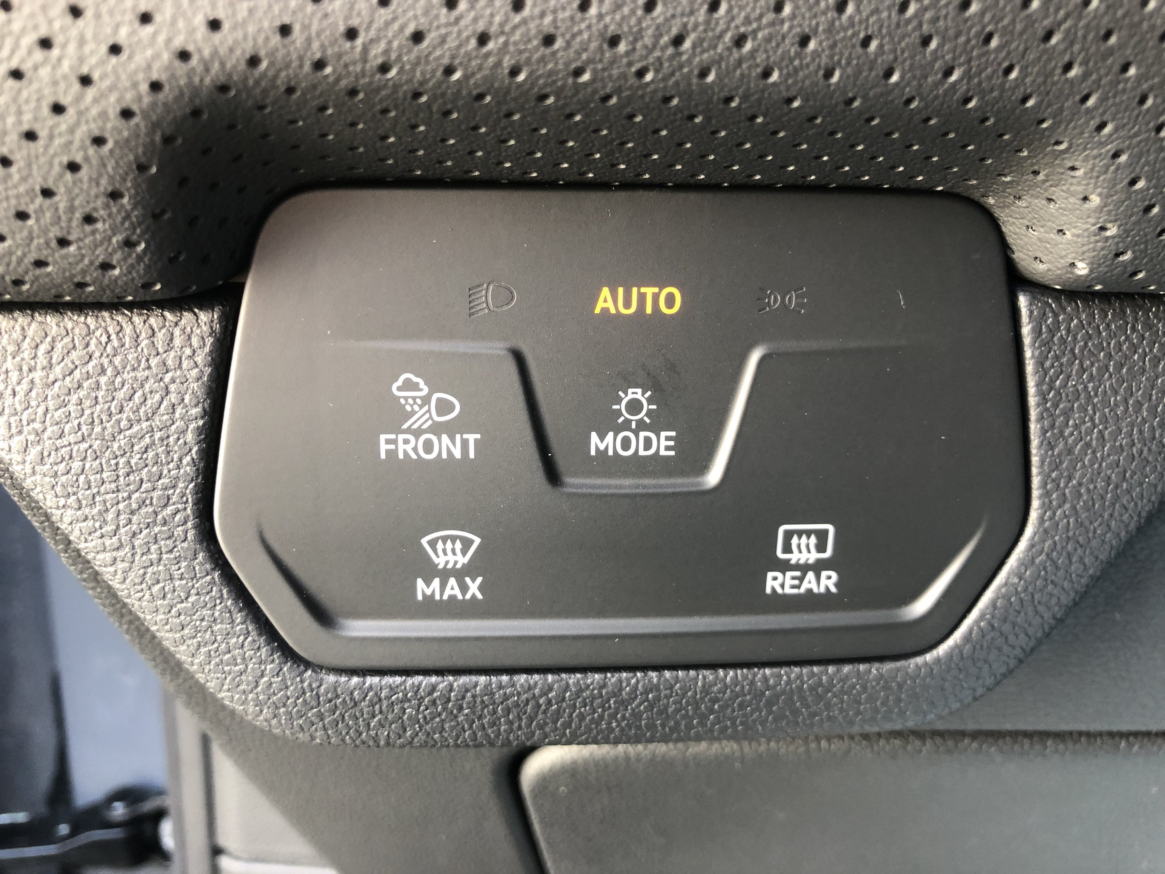 2026 Volkswagen Atlas 2.0T SEL Premium R-Line w/captains chairs