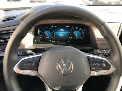 2026 Volkswagen Atlas 2.0T SEL Premium R-Line w/captains chairs