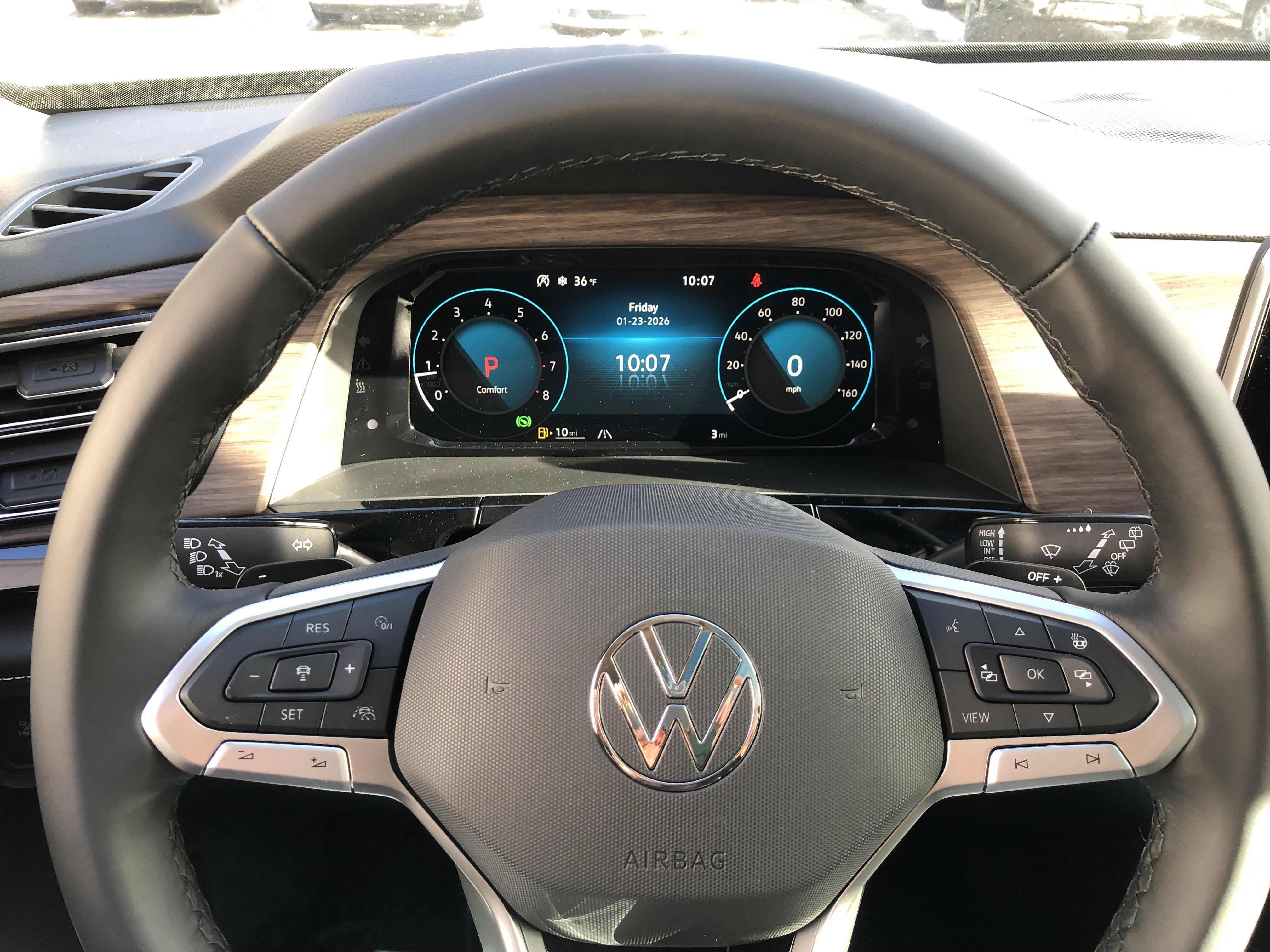 2026 Volkswagen Atlas 2.0T SEL Premium R-Line w/captains chairs