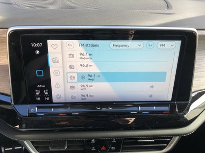 2026 Volkswagen Atlas 2.0T SEL Premium R-Line w/captains chairs