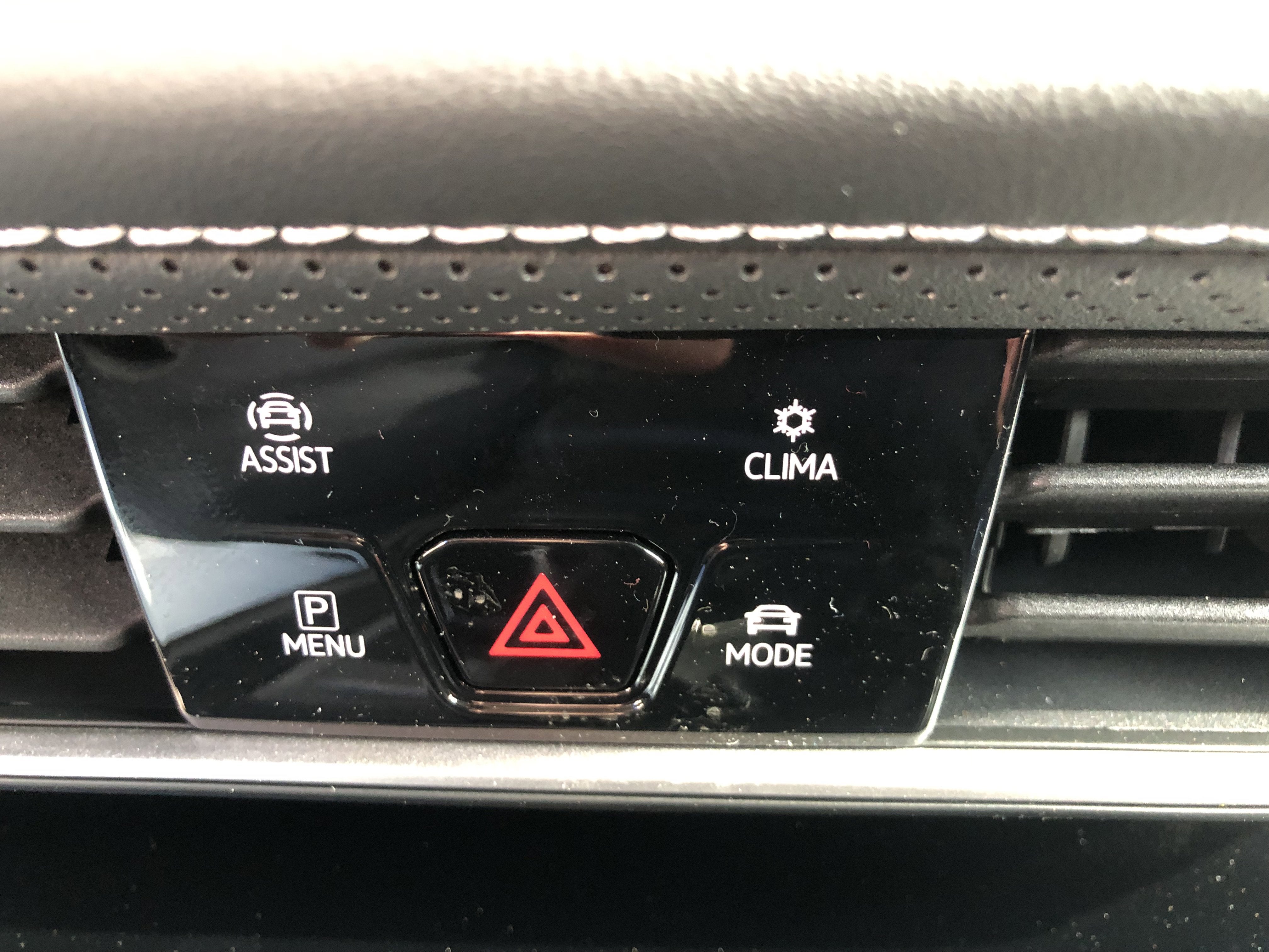 2026 Volkswagen Atlas 2.0T SEL Premium R-Line w/captains chairs