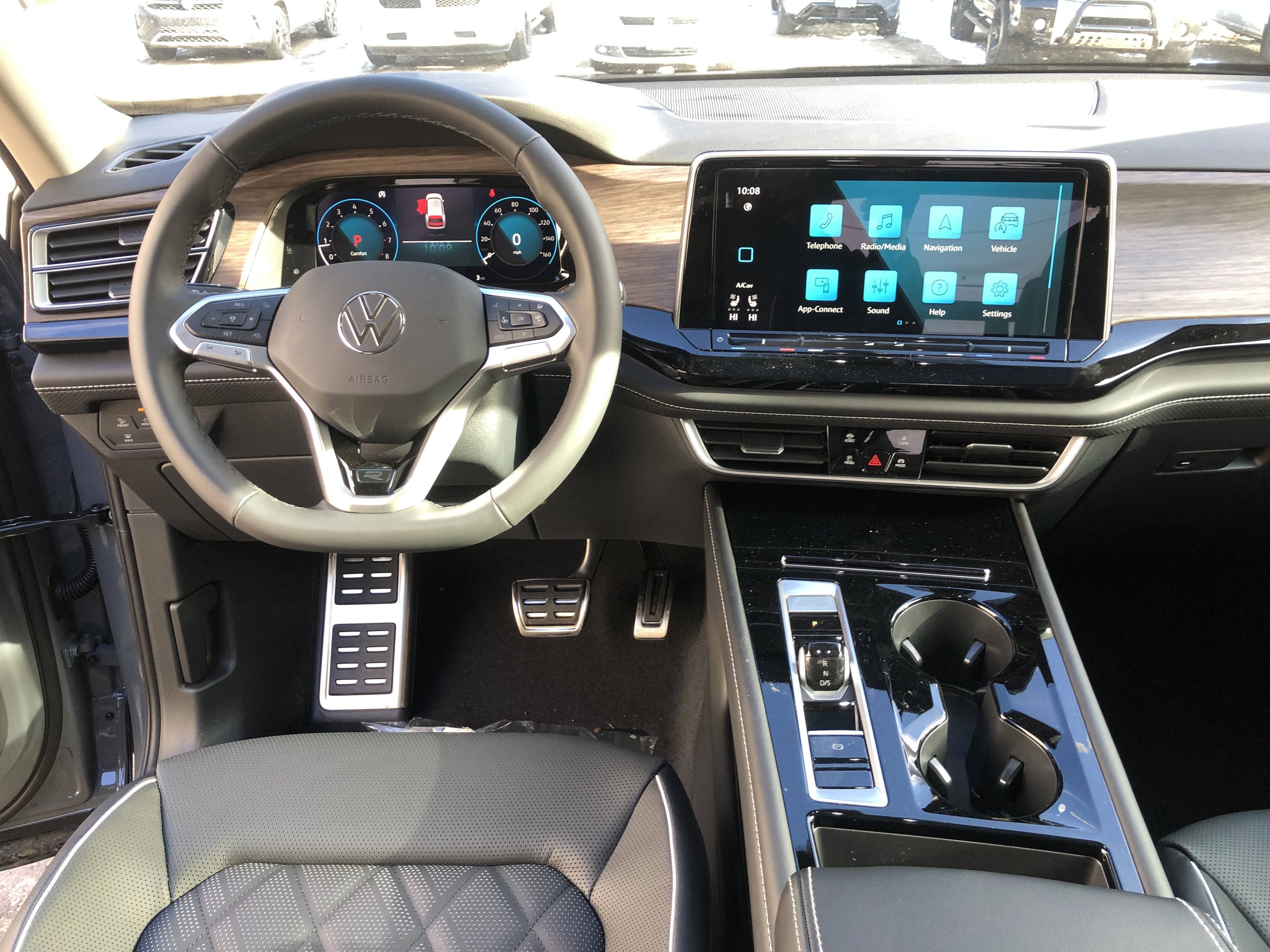 2026 Volkswagen Atlas 2.0T SEL Premium R-Line w/captains chairs