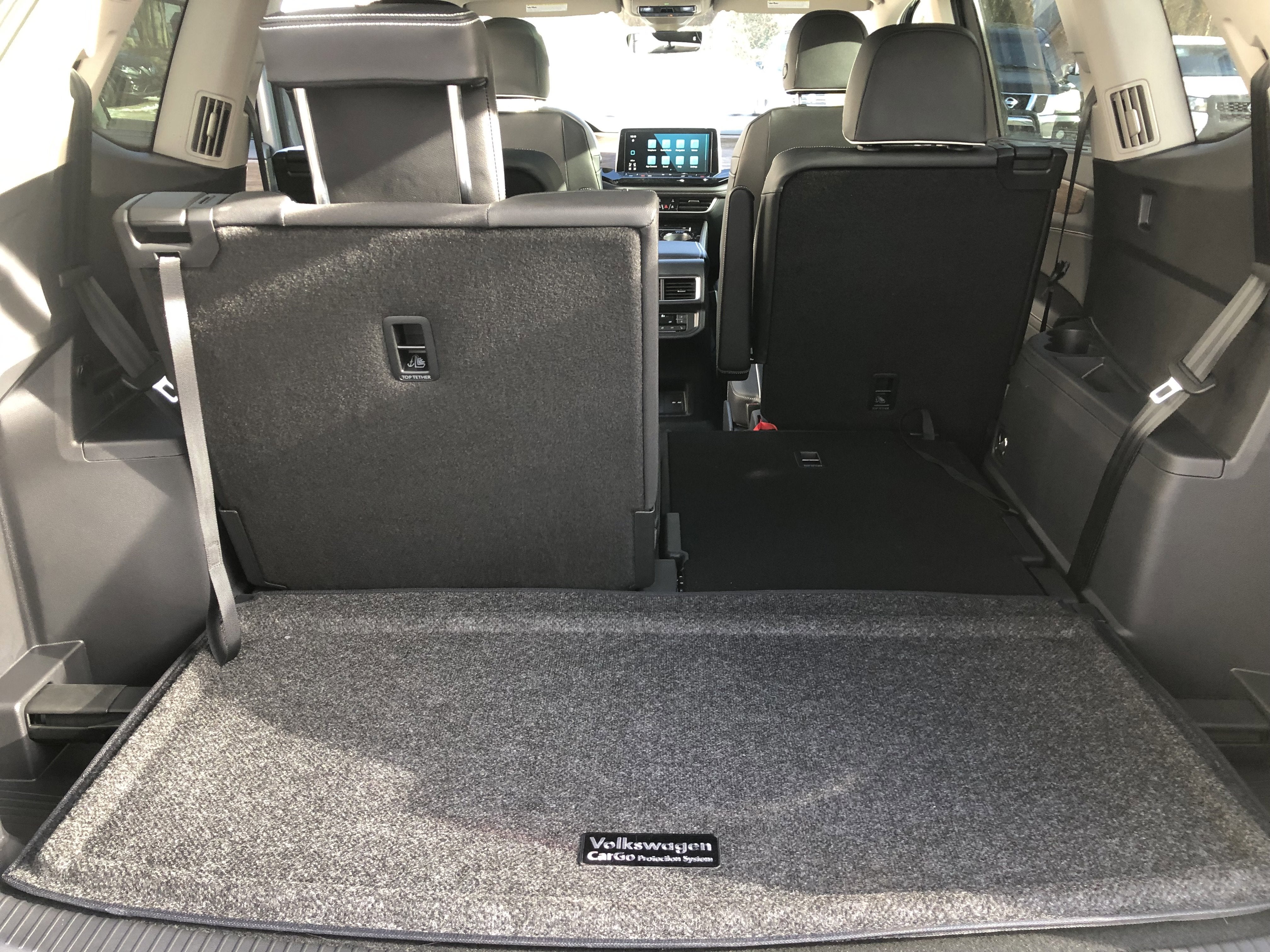 2026 Volkswagen Atlas 2.0T SEL Premium R-Line w/captains chairs