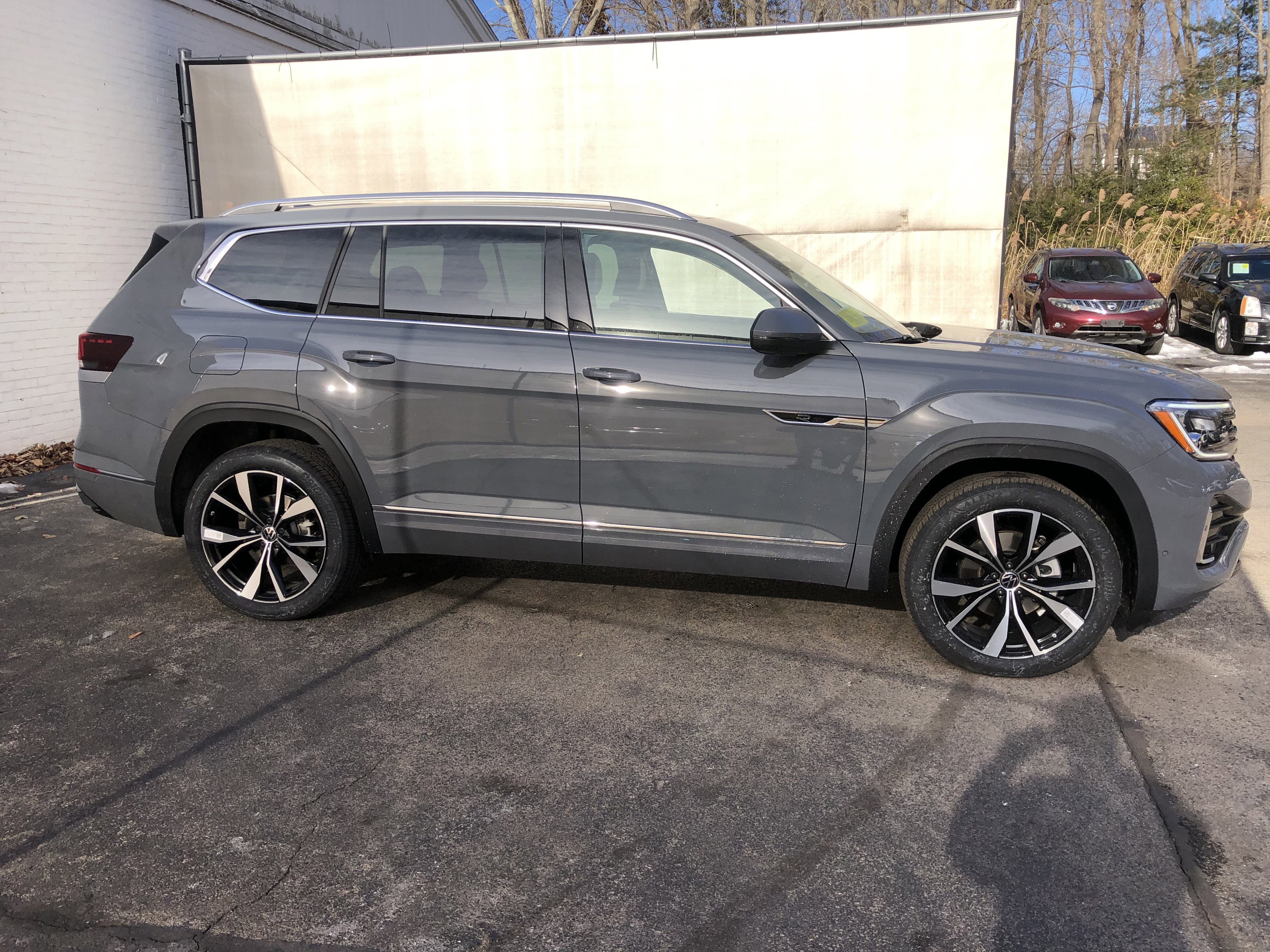 2026 Volkswagen Atlas 2.0T SEL Premium R-Line w/captains chairs