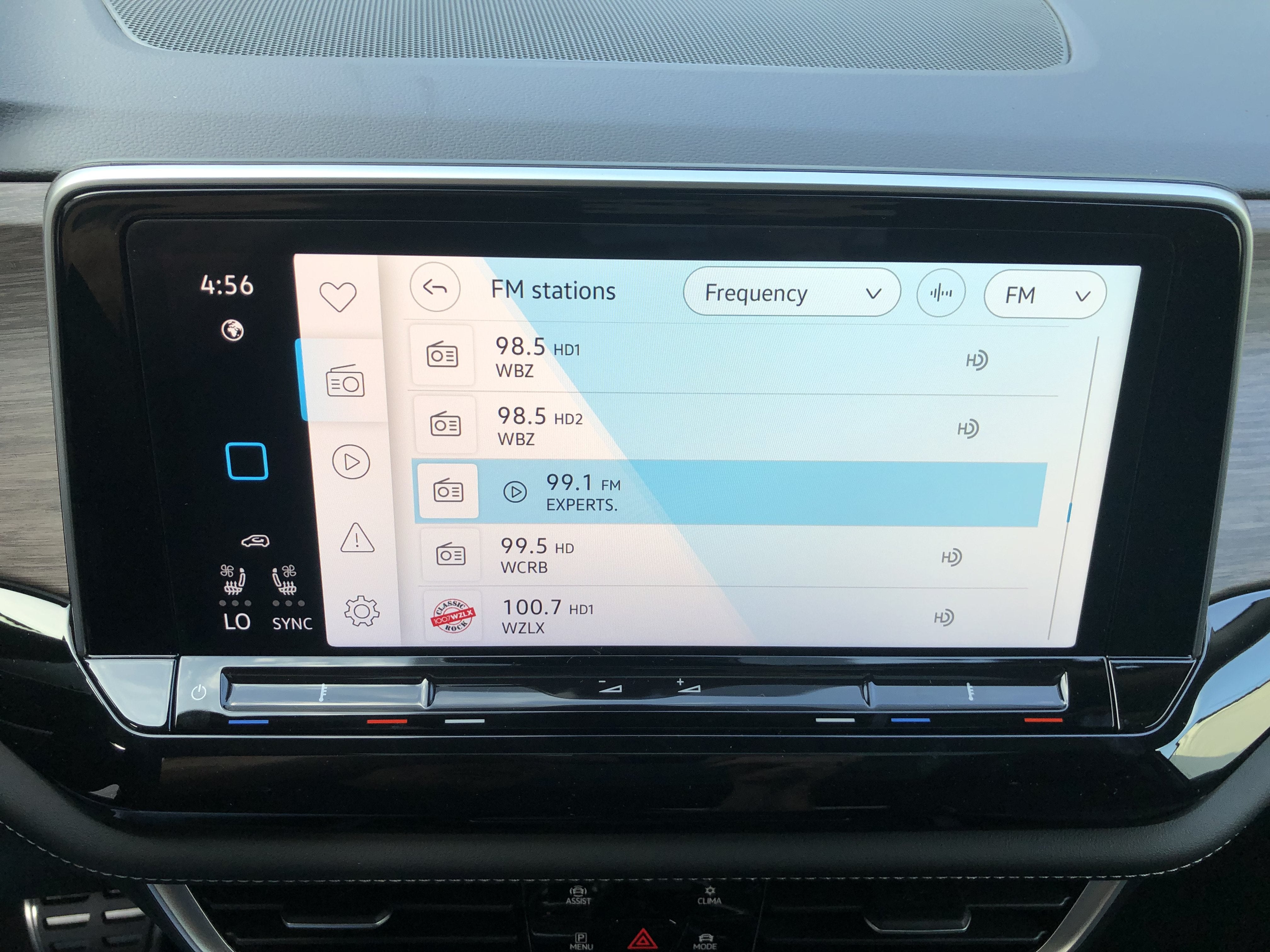 2026 Volkswagen Atlas 2.0T SEL Premium R-Line w/captains chairs