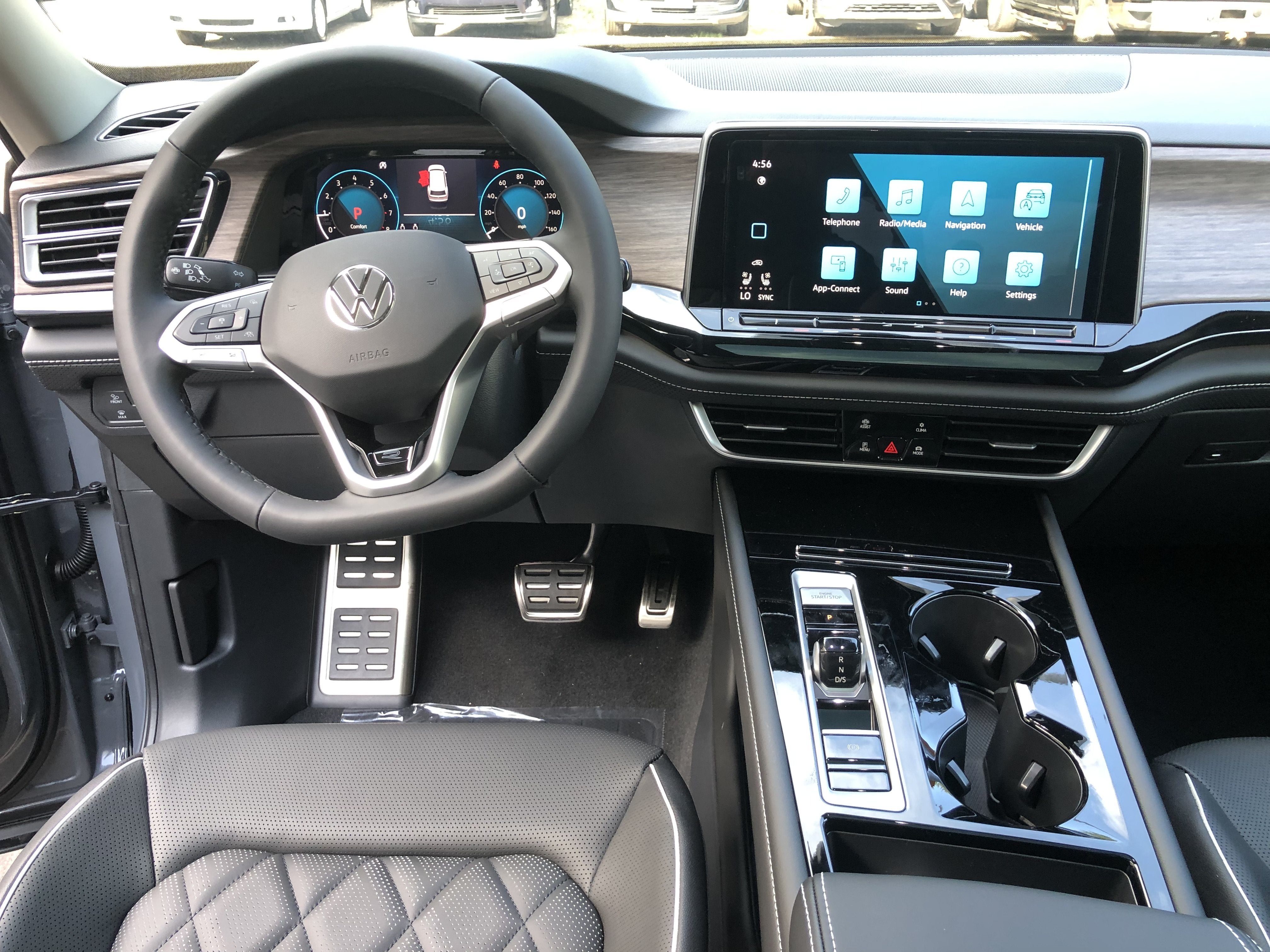 2026 Volkswagen Atlas 2.0T SEL Premium R-Line w/captains chairs