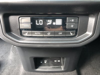 2026 Volkswagen Atlas 2.0T SEL Premium R-Line w/captains chairs