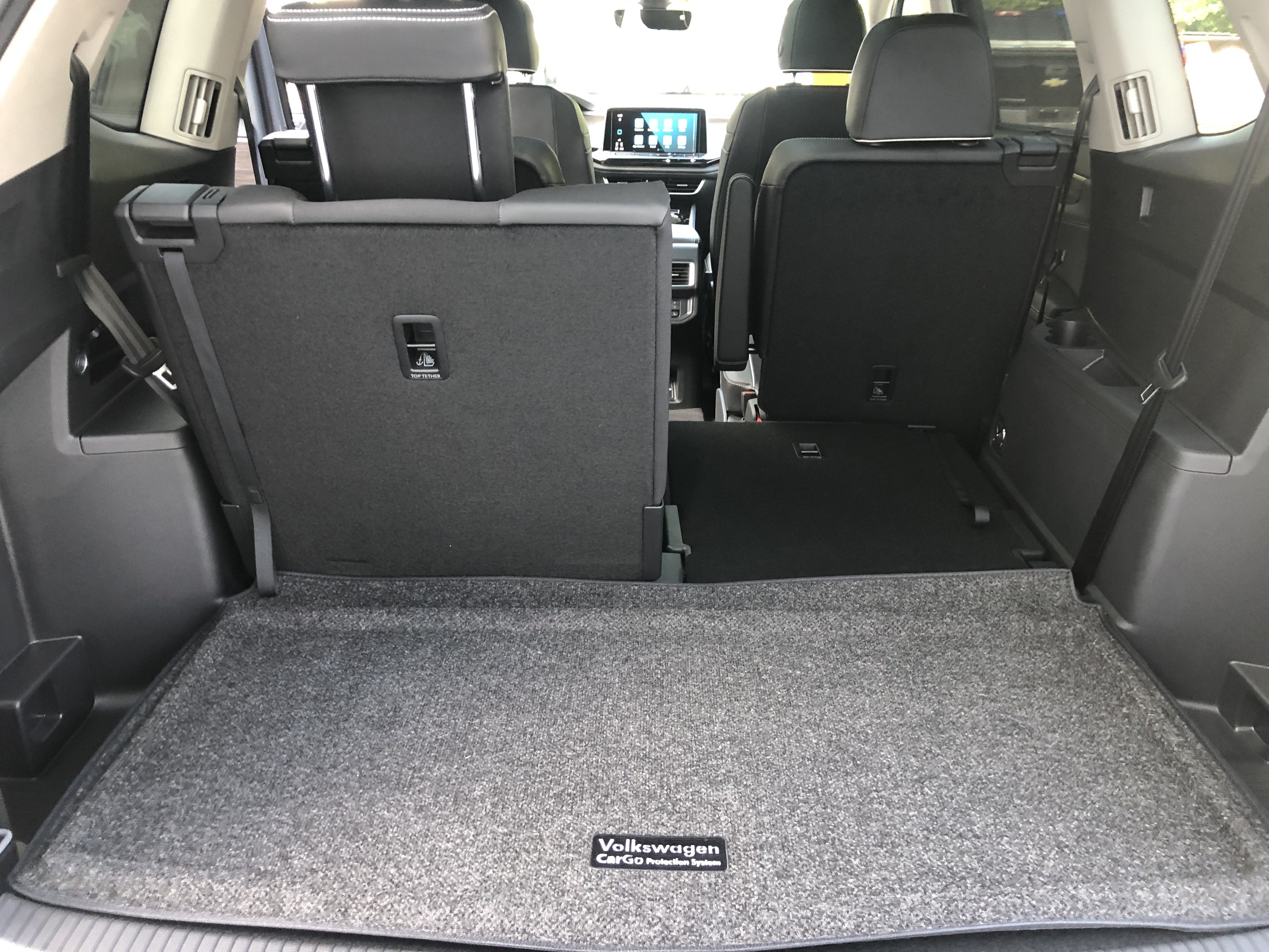 2026 Volkswagen Atlas 2.0T SEL Premium R-Line w/captains chairs